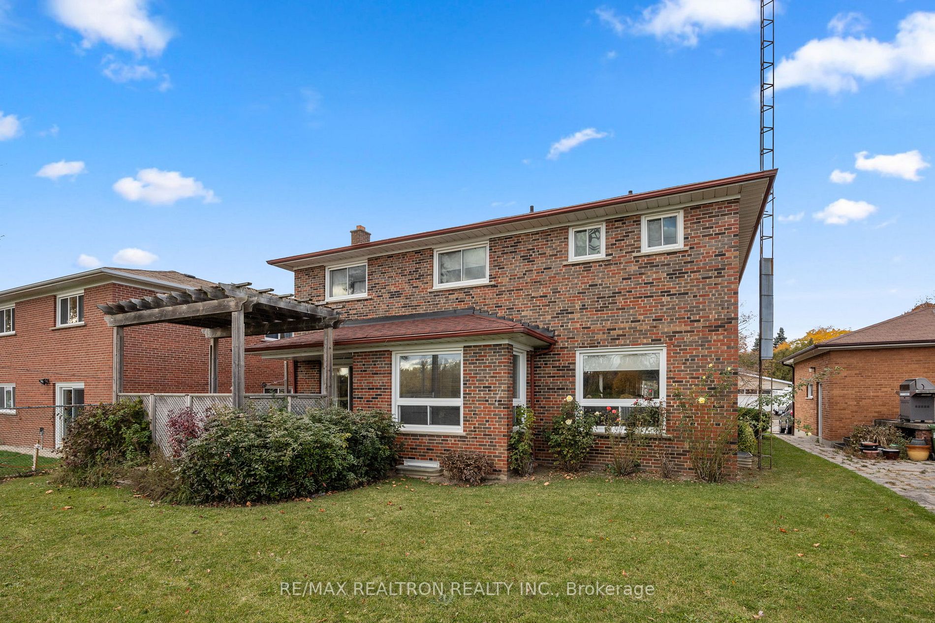 125 Charlton Blvd