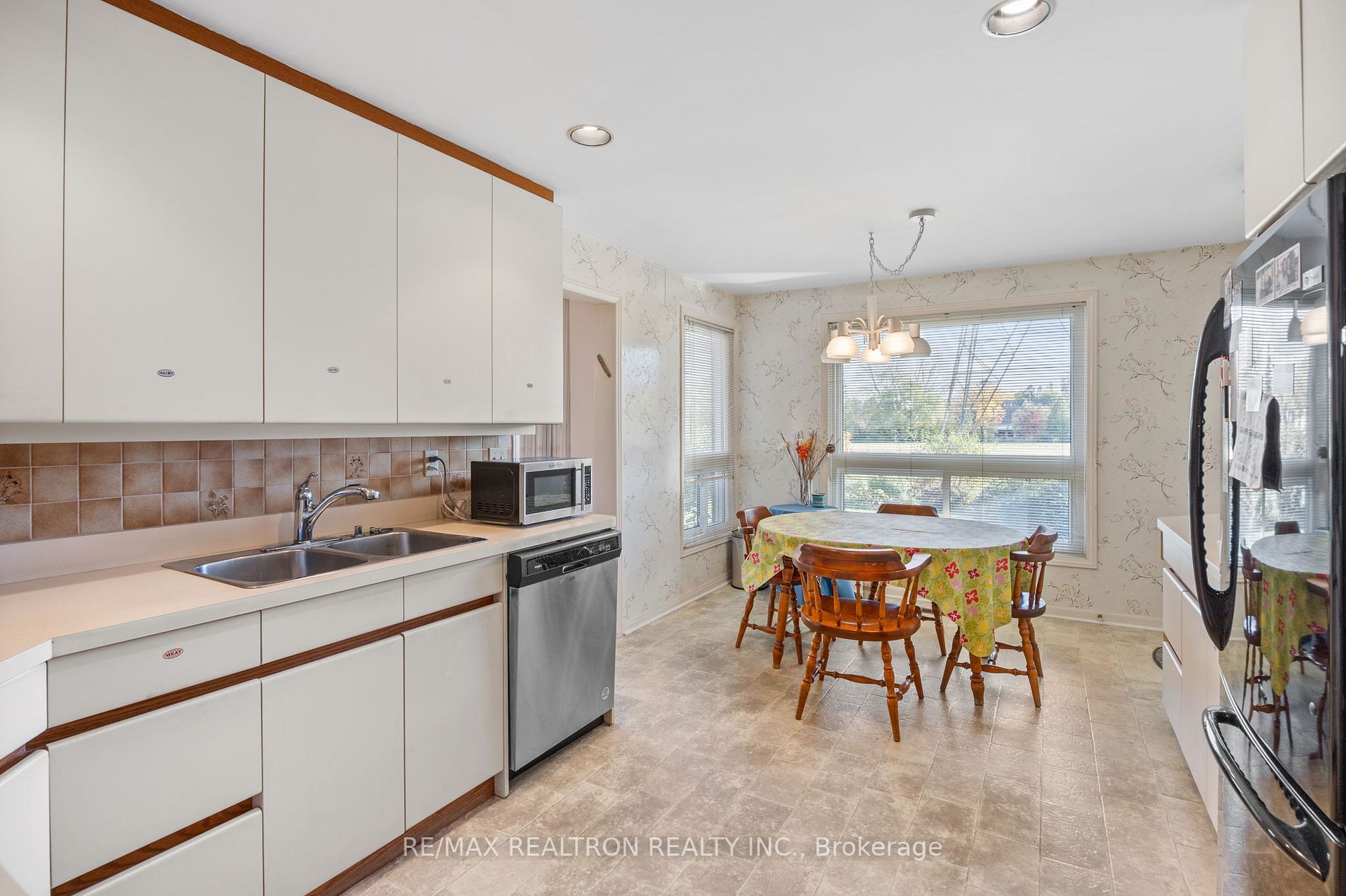 125 Charlton Blvd