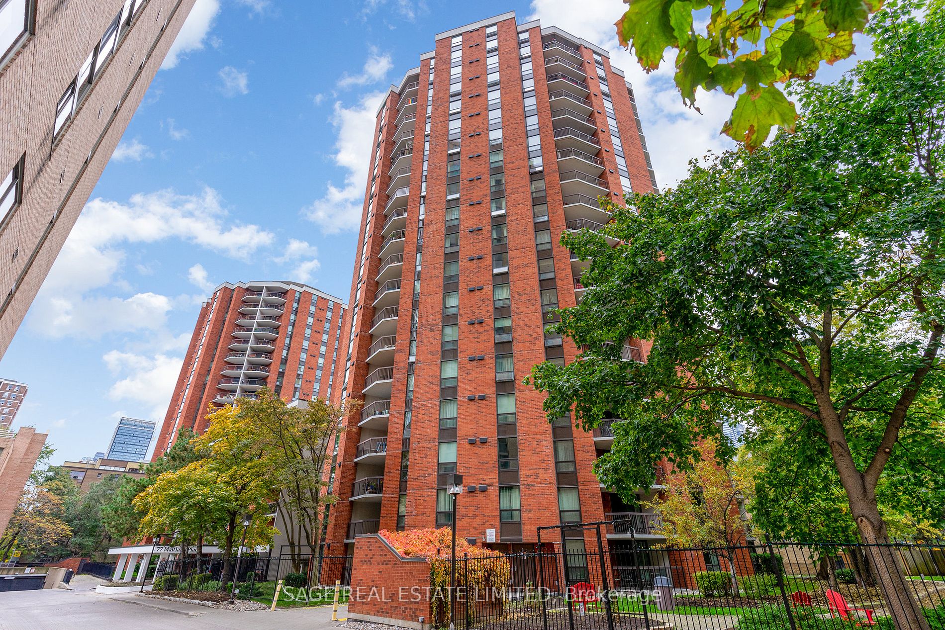 77 Maitland Pl, #720