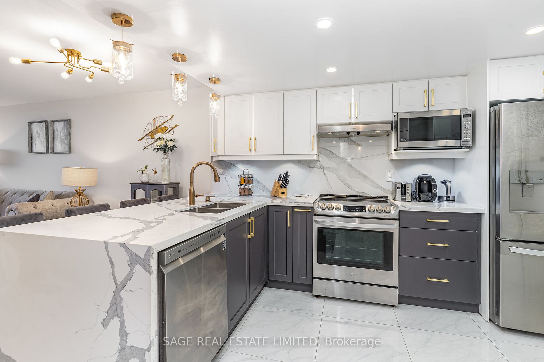 77 Maitland Pl, #720