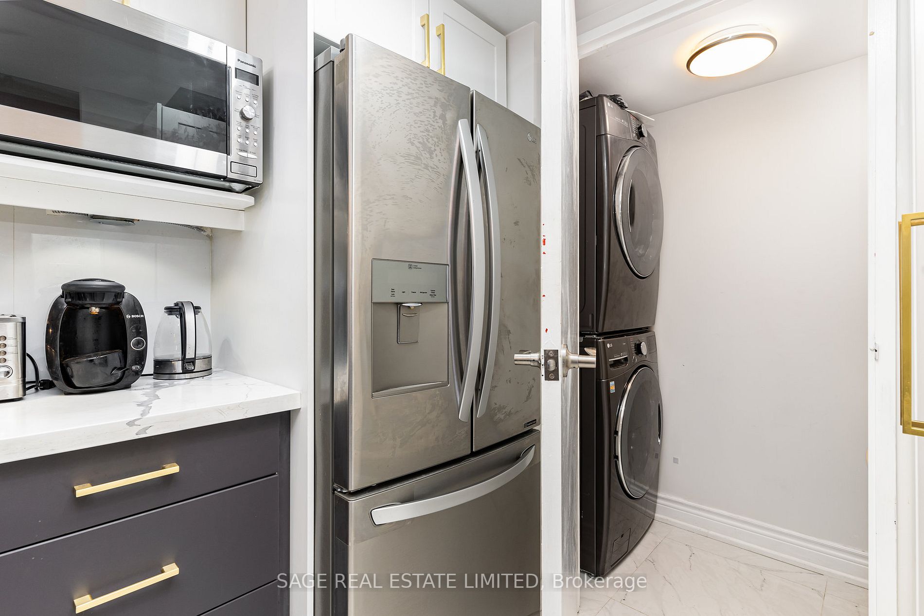 77 Maitland Pl, #720
