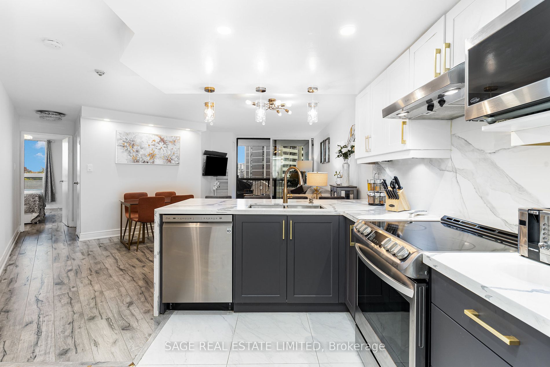 77 Maitland Pl, #720