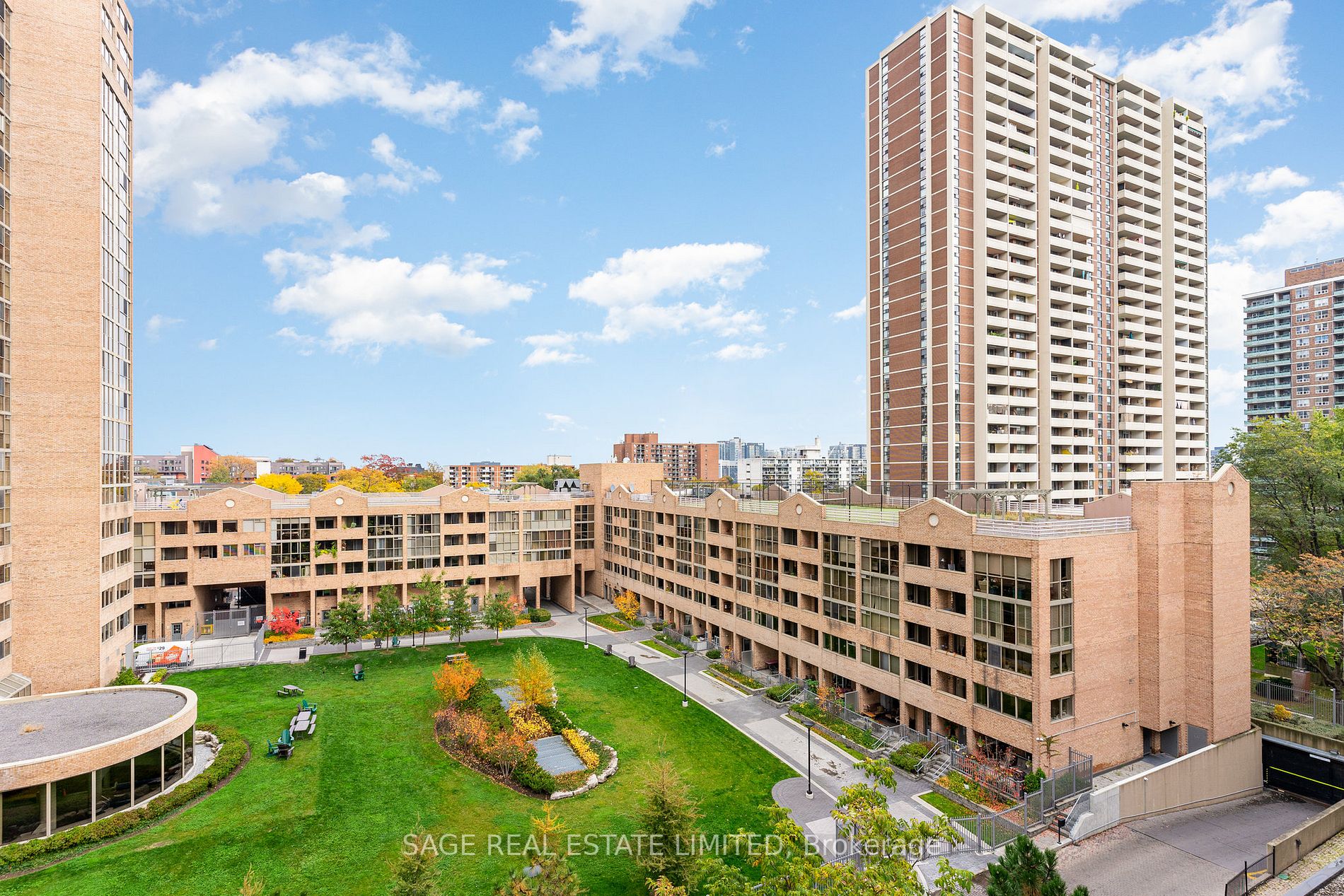 77 Maitland Pl, #720