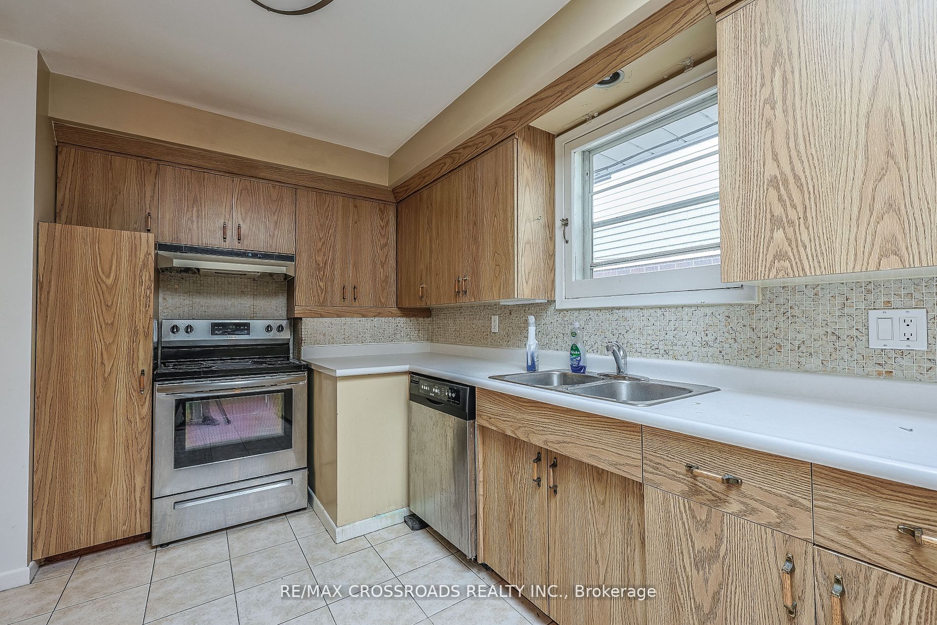 241 Burnett Ave W, #Main