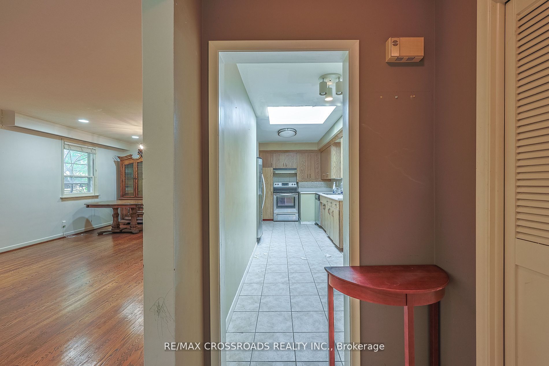 241 Burnett Ave W, #Main