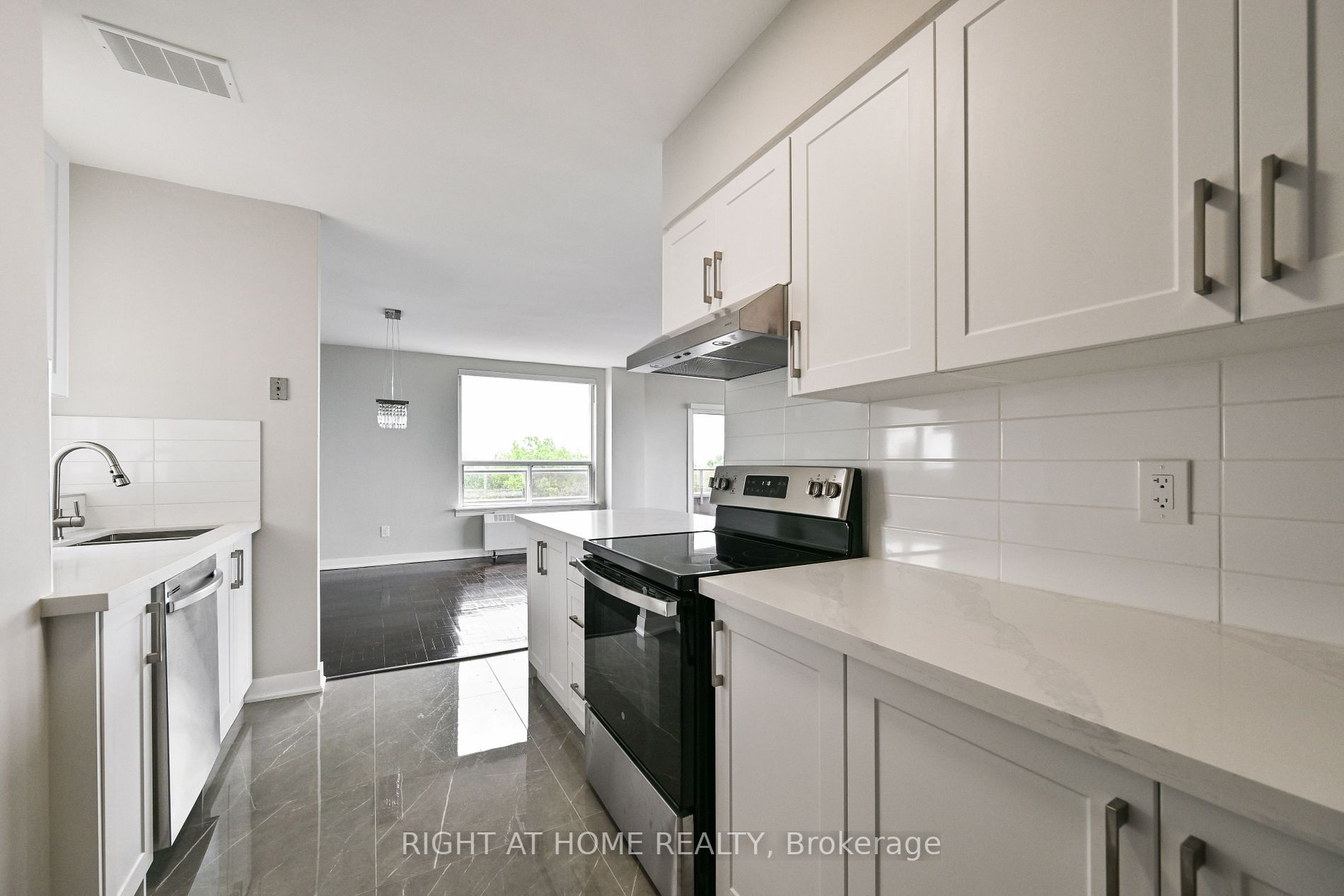 780 Eglinton Ave W, #606