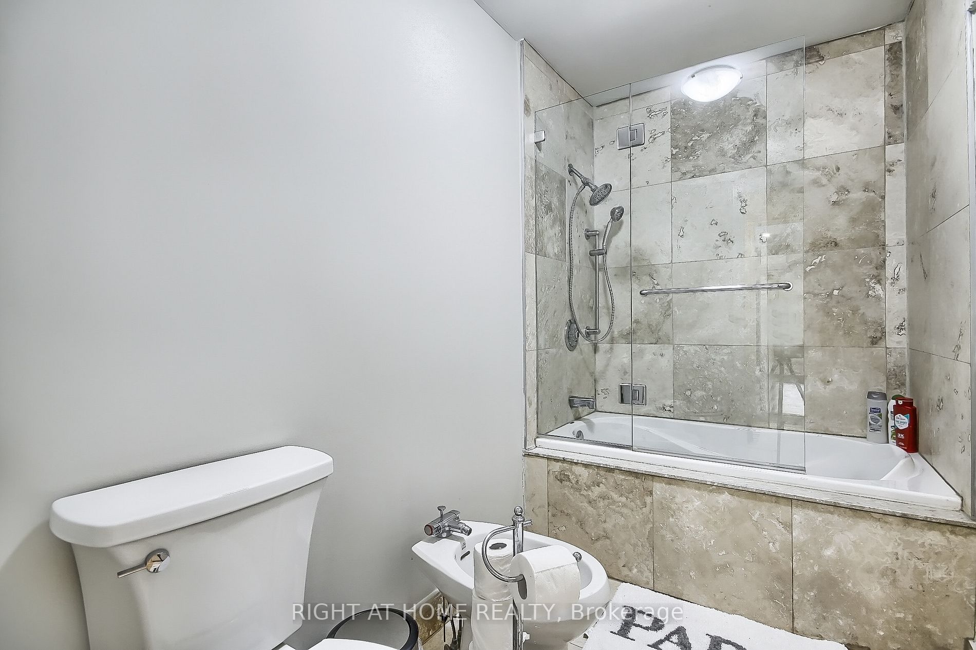 122 Elvaston Dr