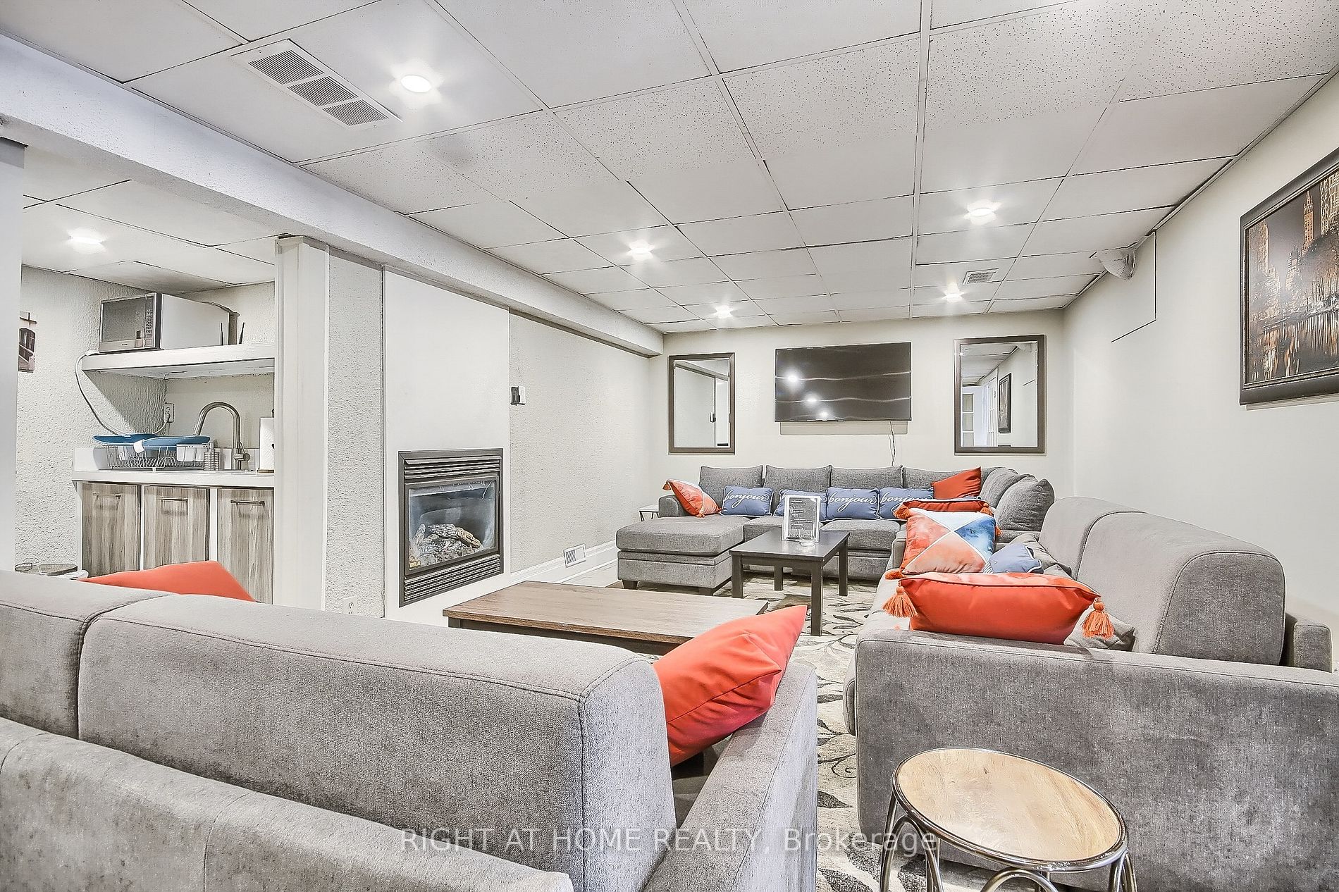 122 Elvaston Dr