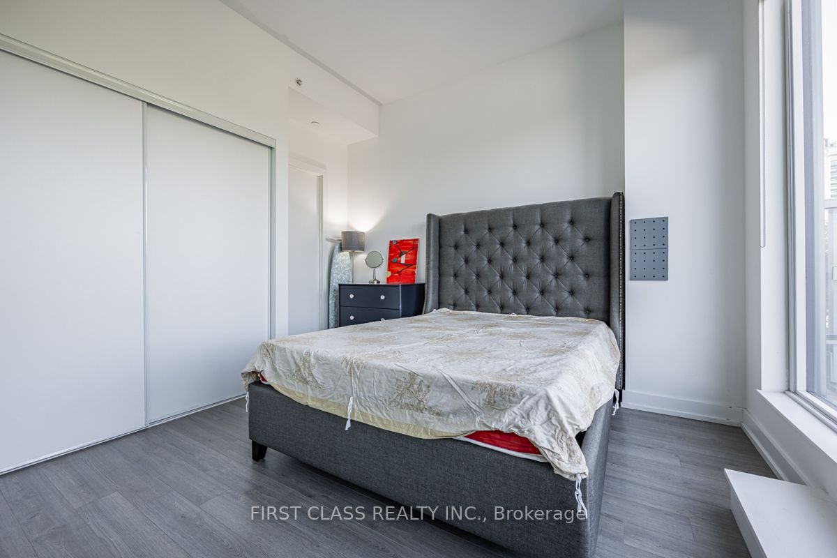 6 Parkwood Ave, #501