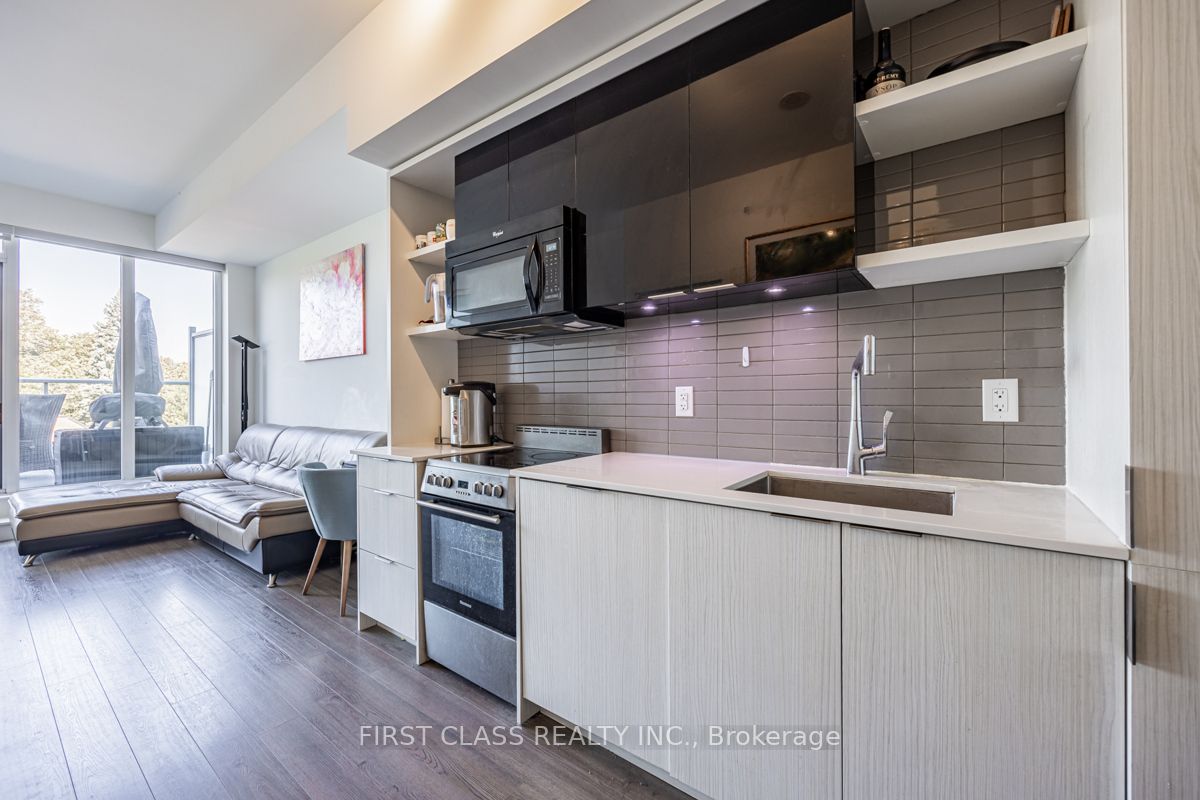 6 Parkwood Ave, #501