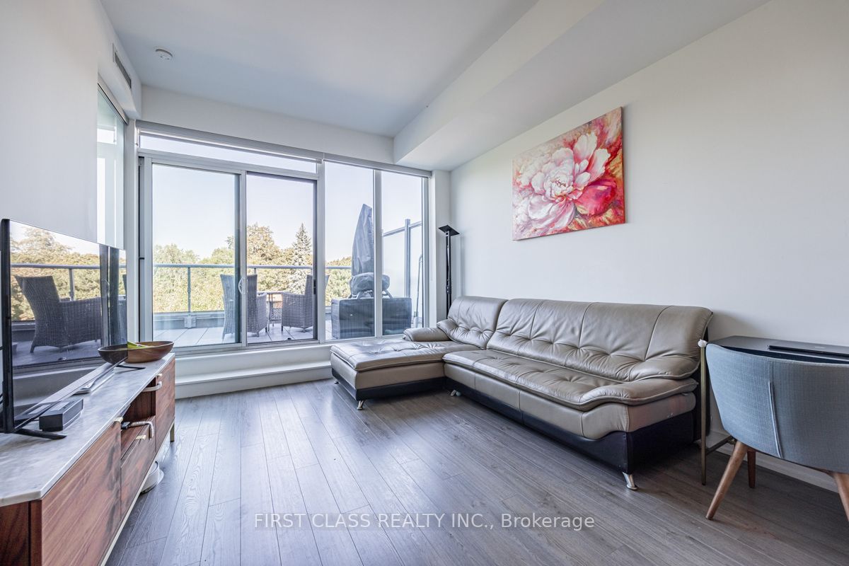 6 Parkwood Ave, #501