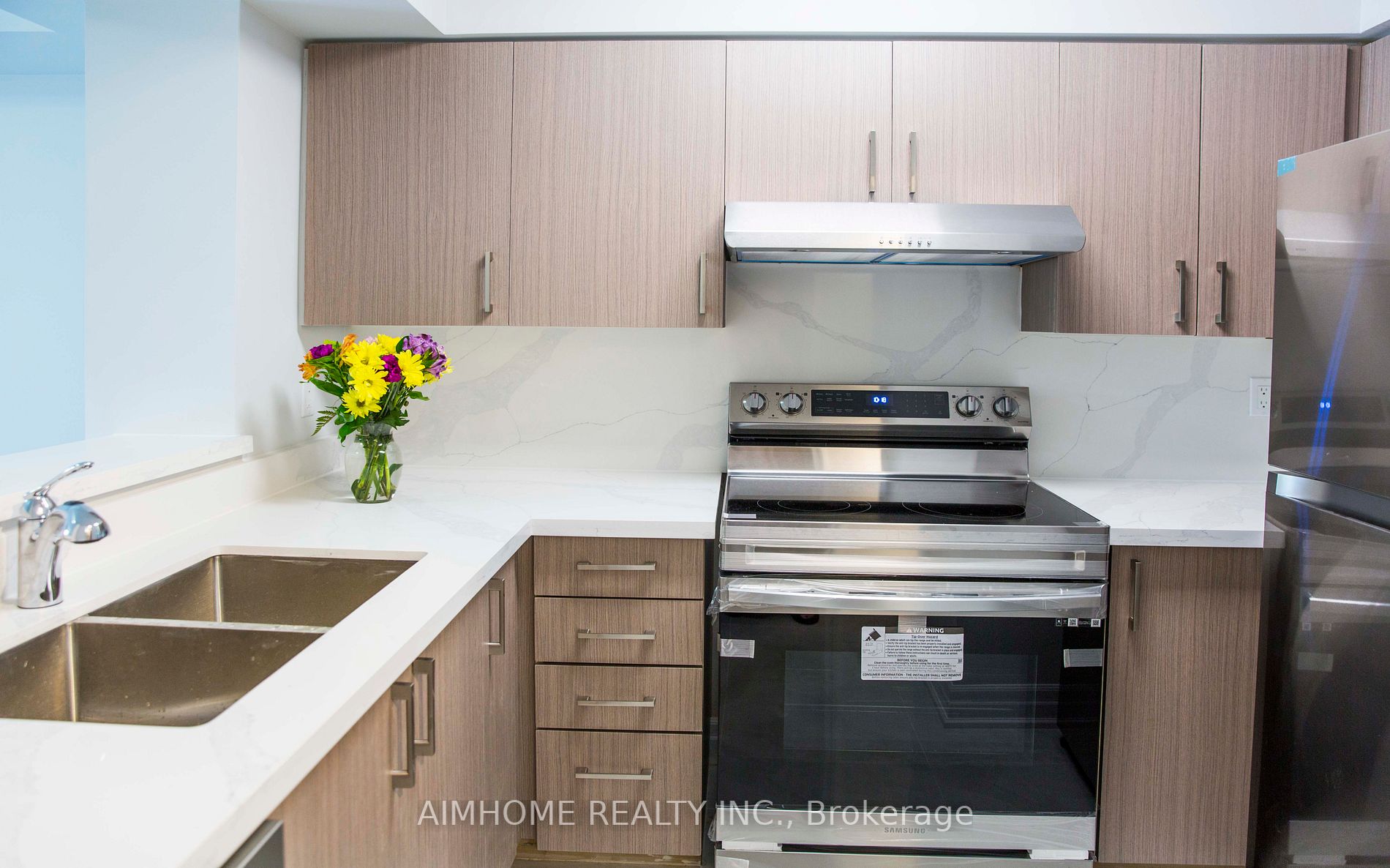 35 Empress Ave, #206