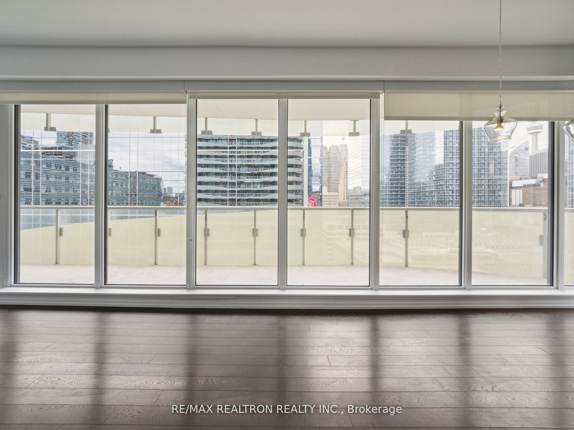 197 Yonge St, #1409