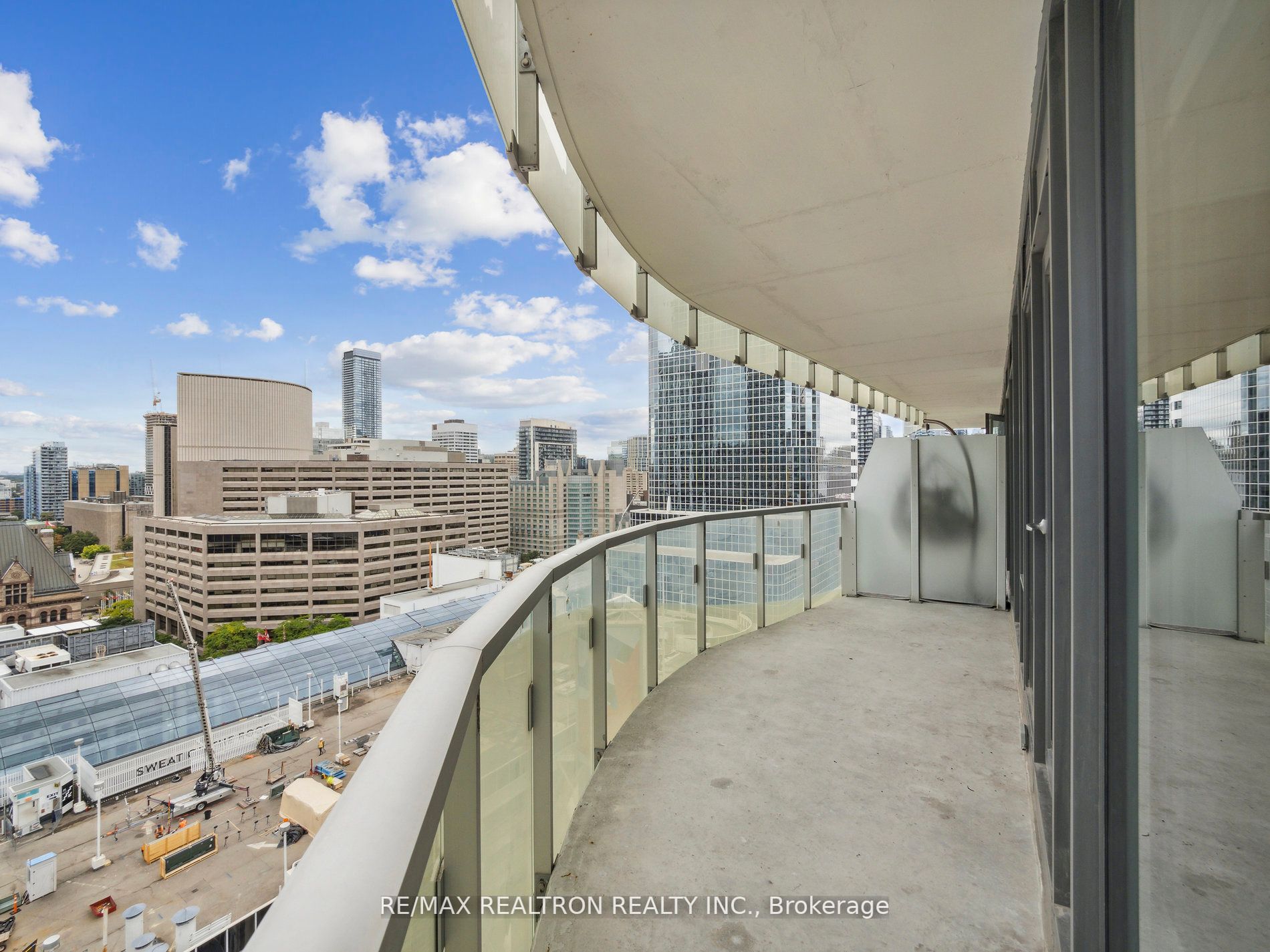197 Yonge St, #1409