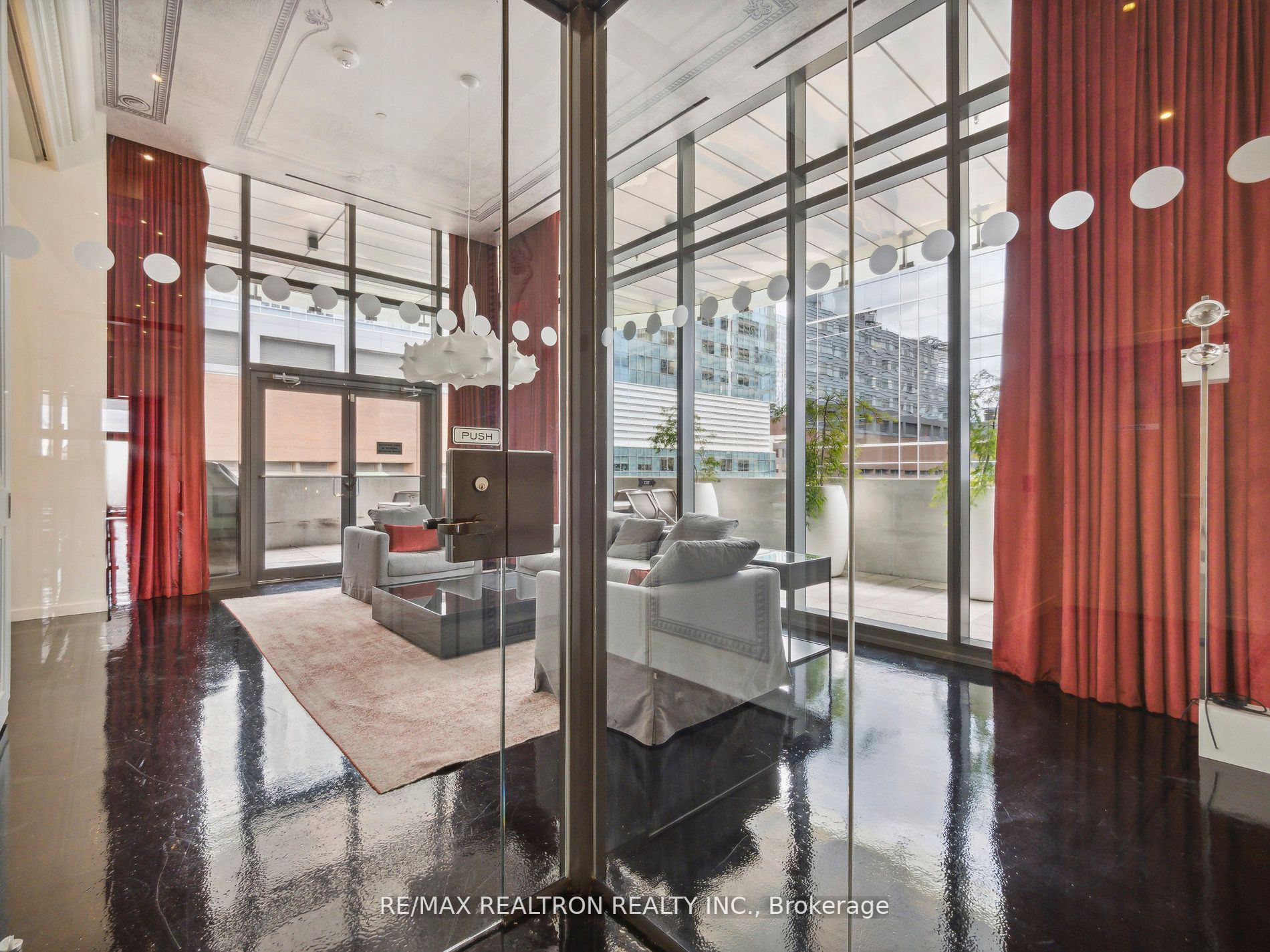 197 Yonge St, #1409