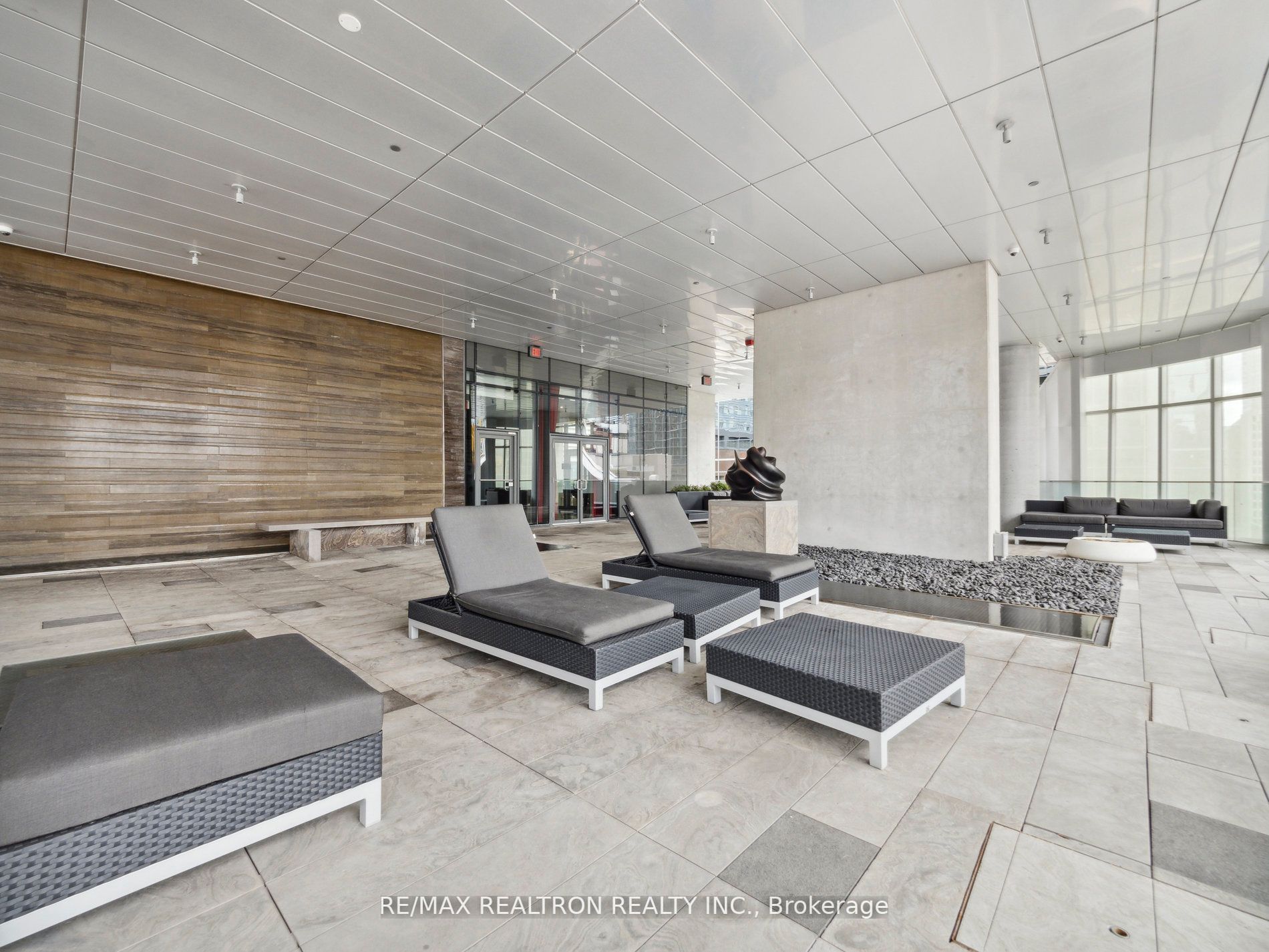 197 Yonge St, #1409
