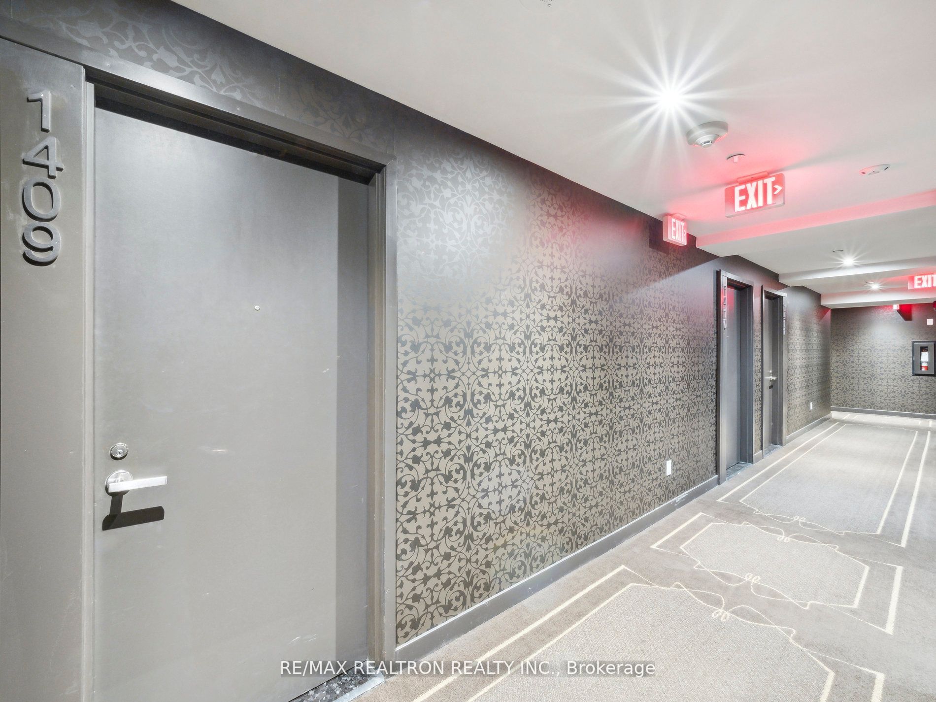 197 Yonge St, #1409
