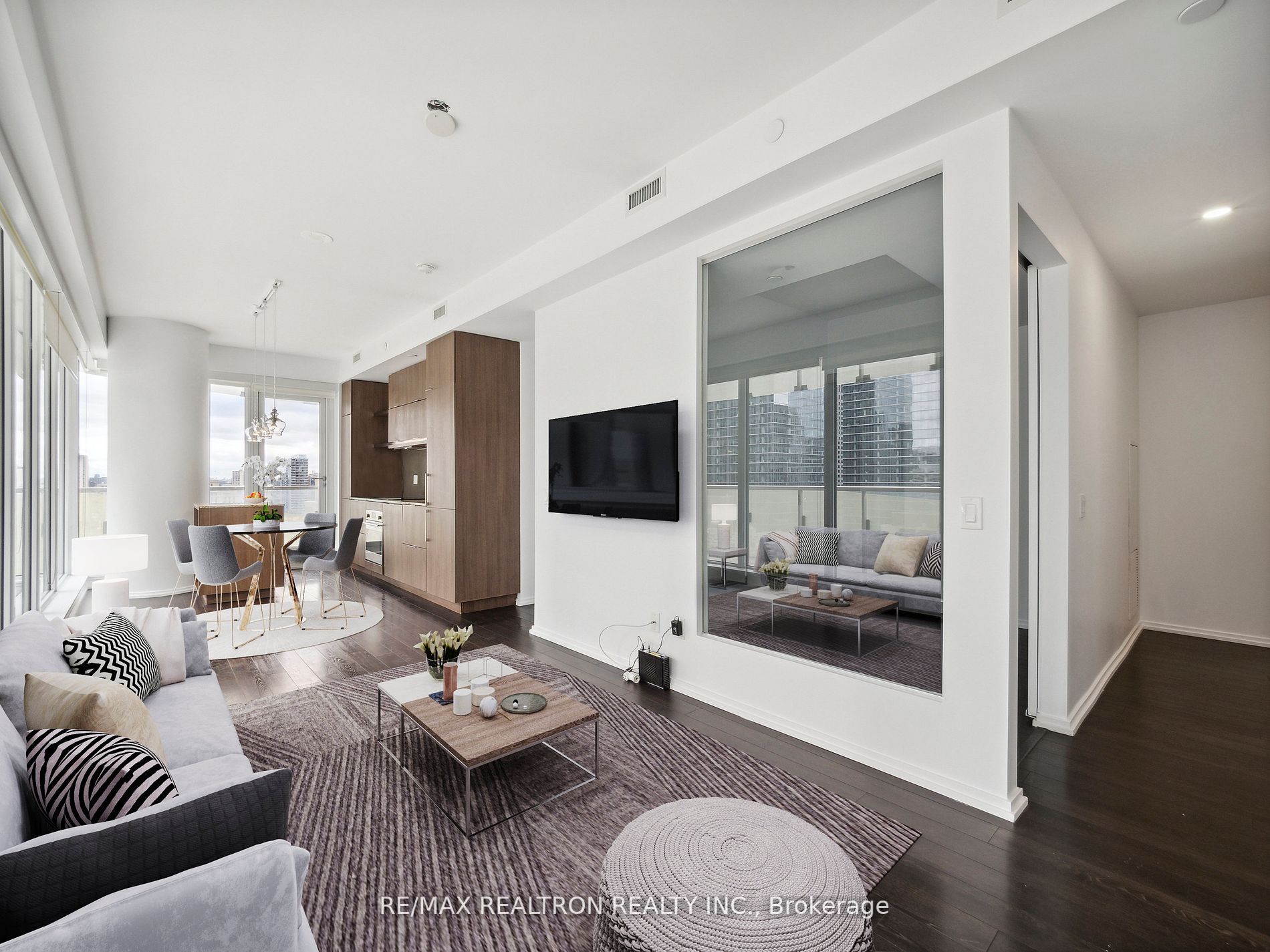 197 Yonge St, #1409