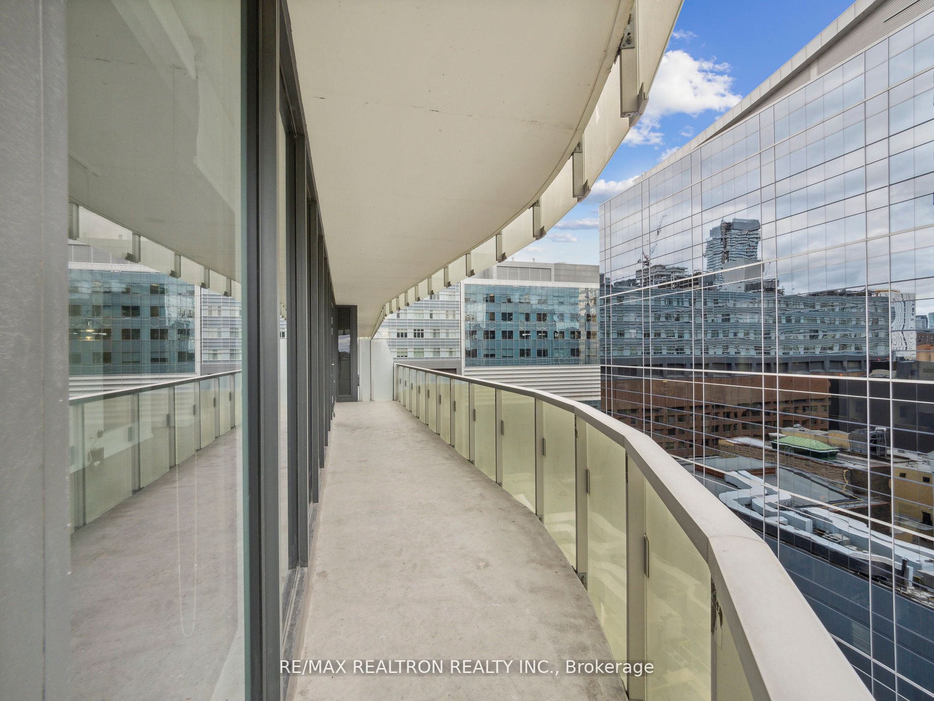 197 Yonge St, #1409