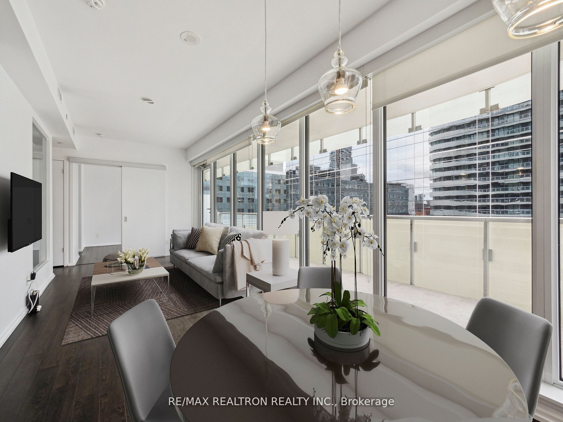 197 Yonge St, #1409