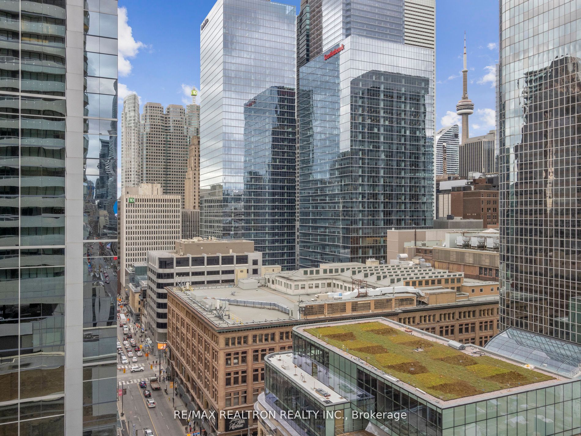 197 Yonge St, #1409