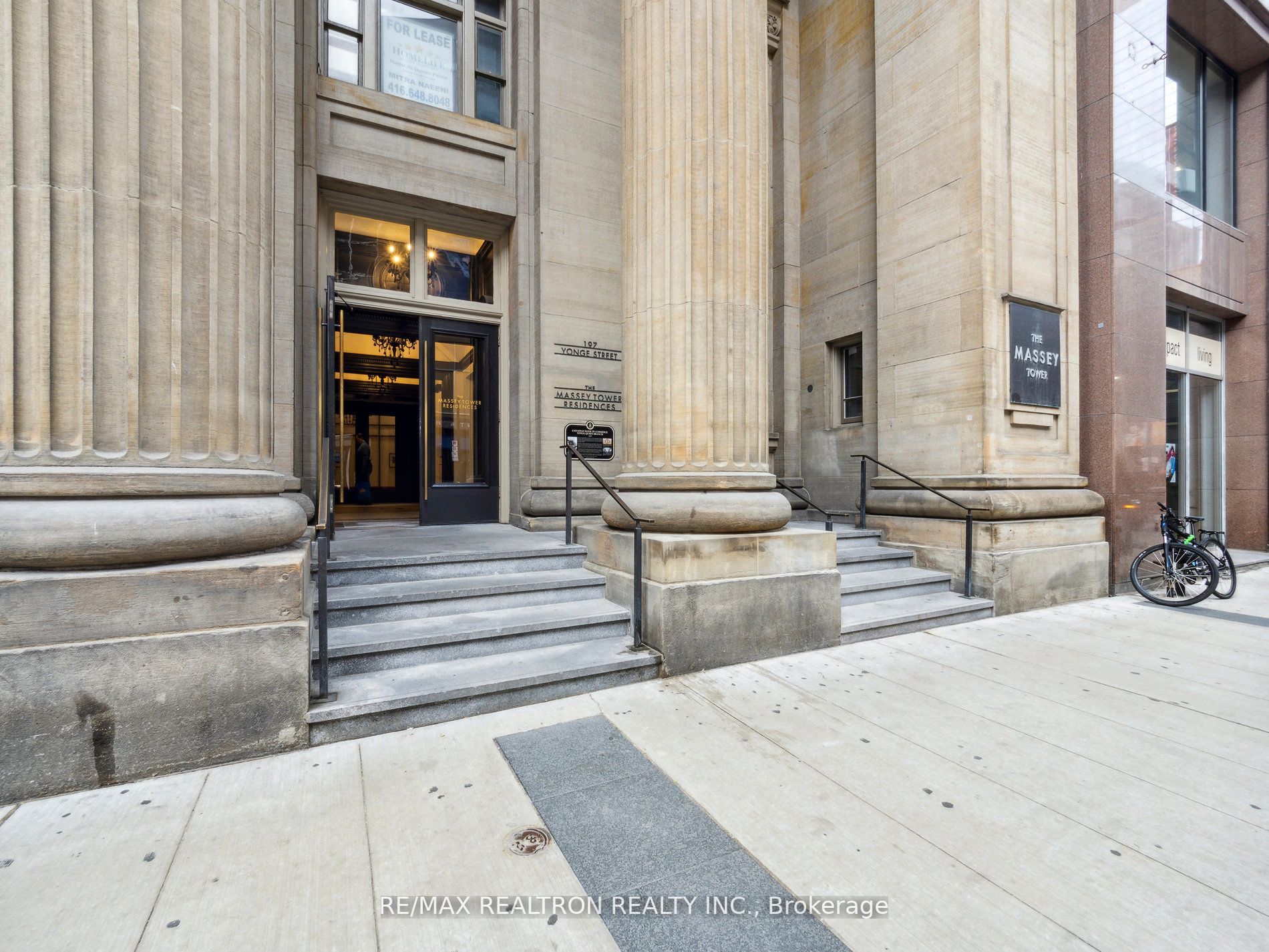197 Yonge St, #1409