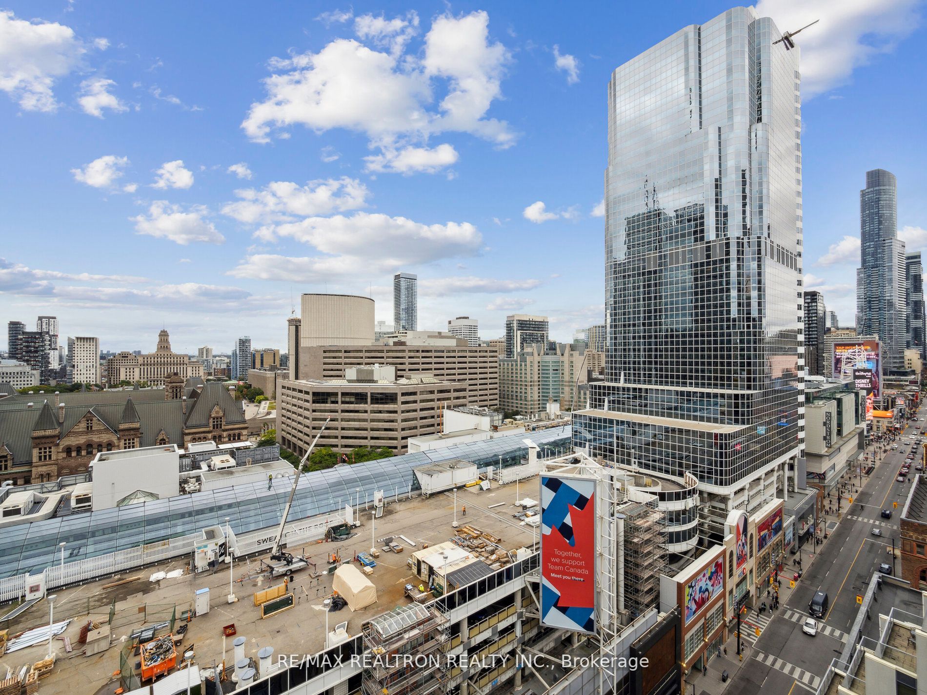 197 Yonge St, #1409