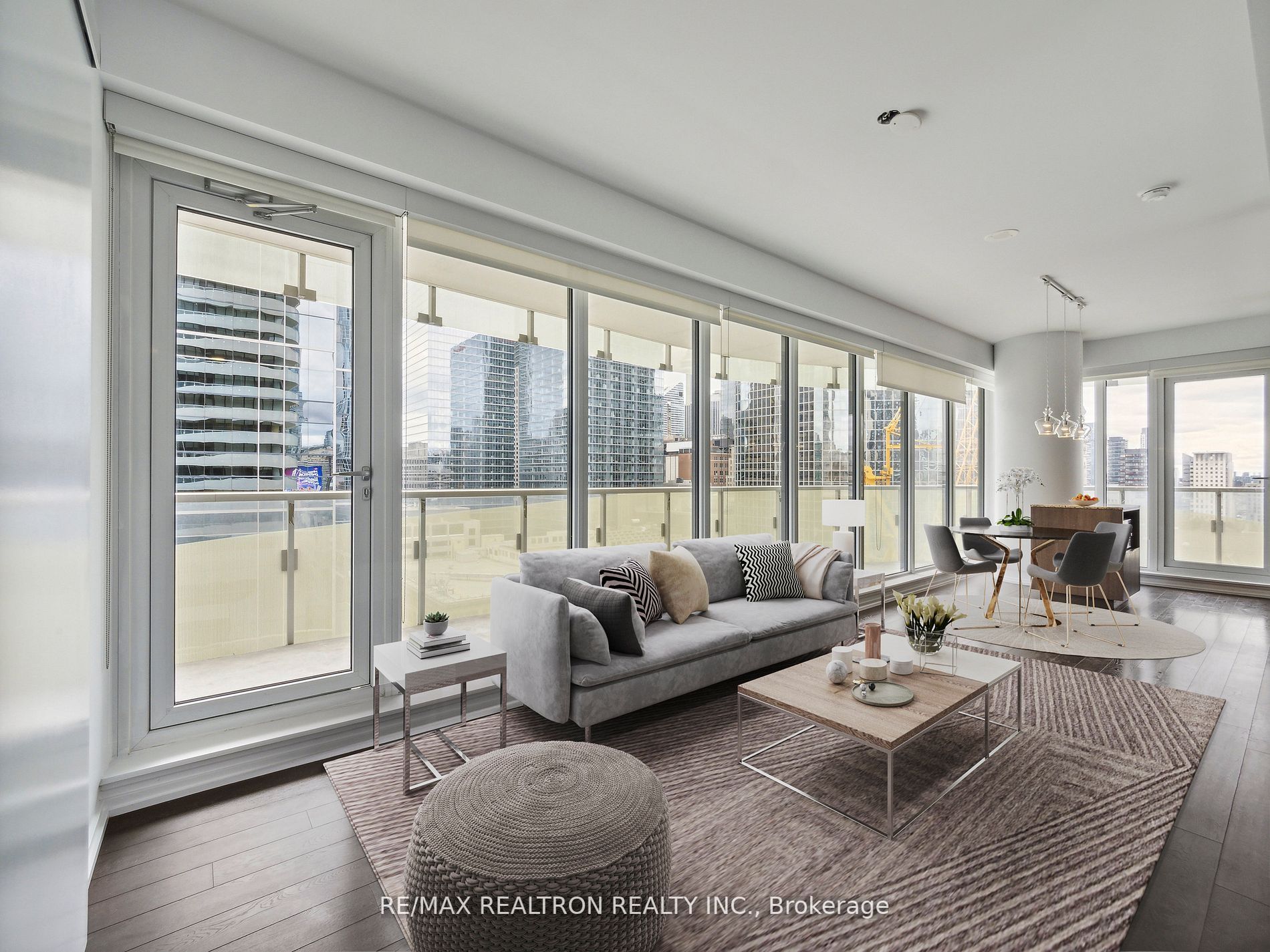 197 Yonge St, #1409