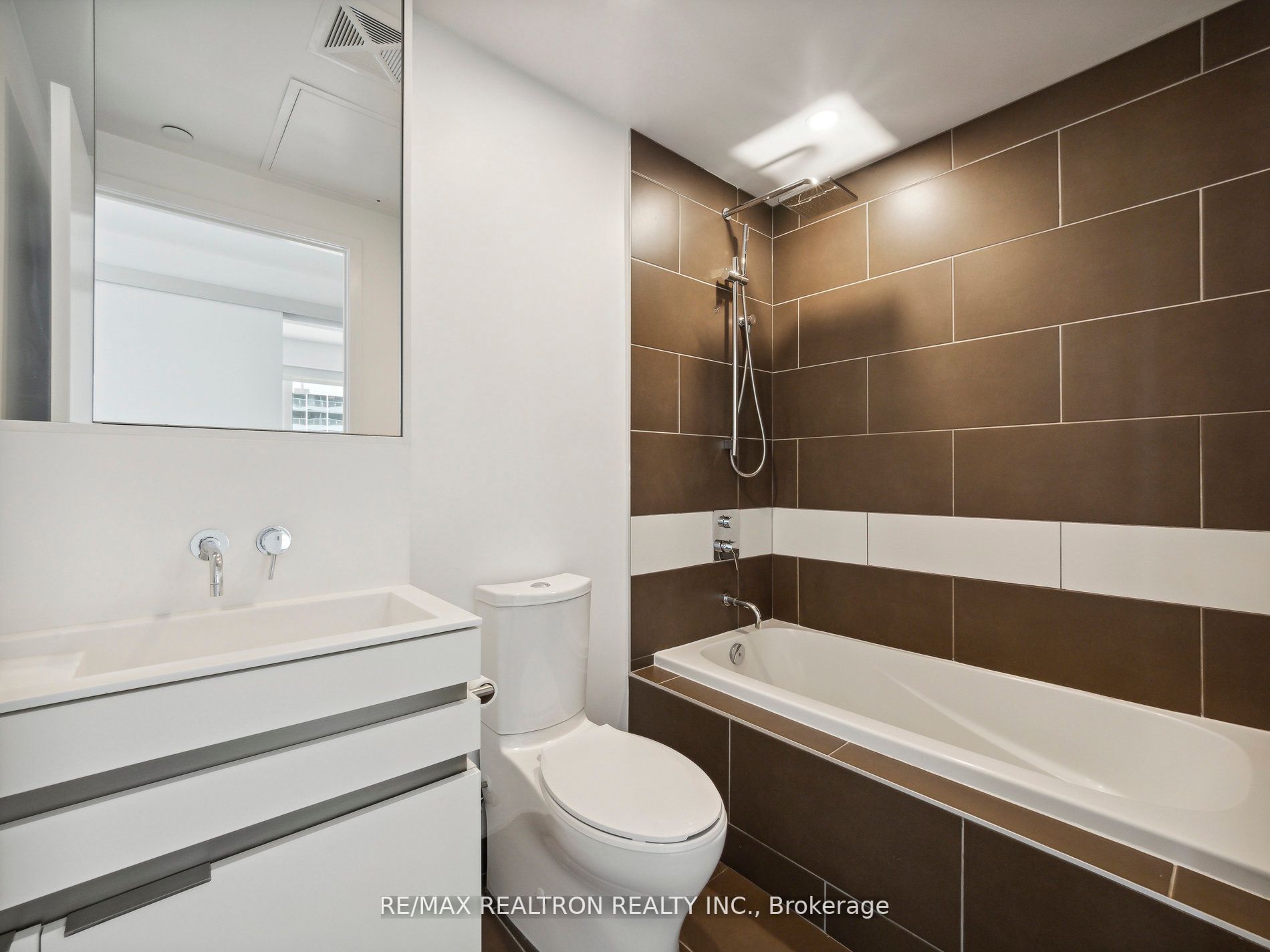 197 Yonge St, #1409