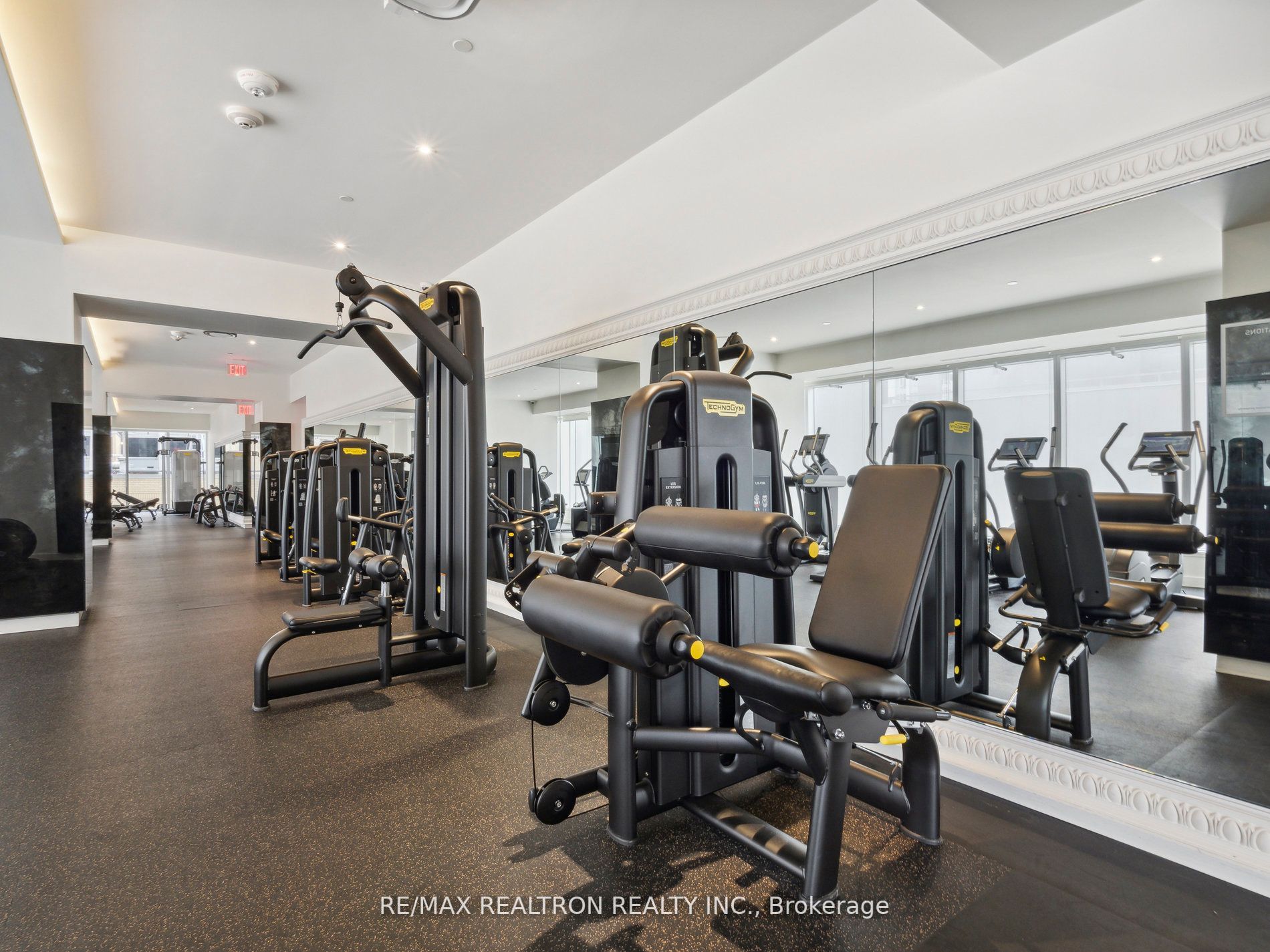 197 Yonge St, #1409