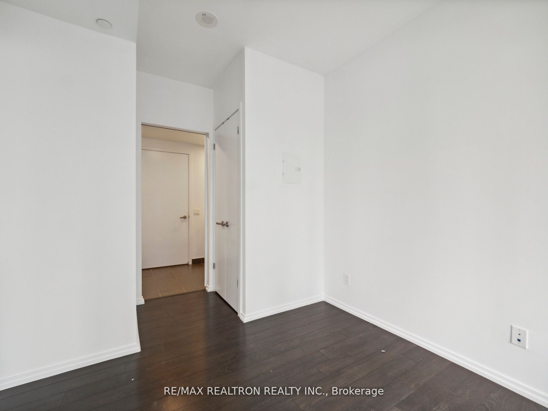 197 Yonge St, #1409