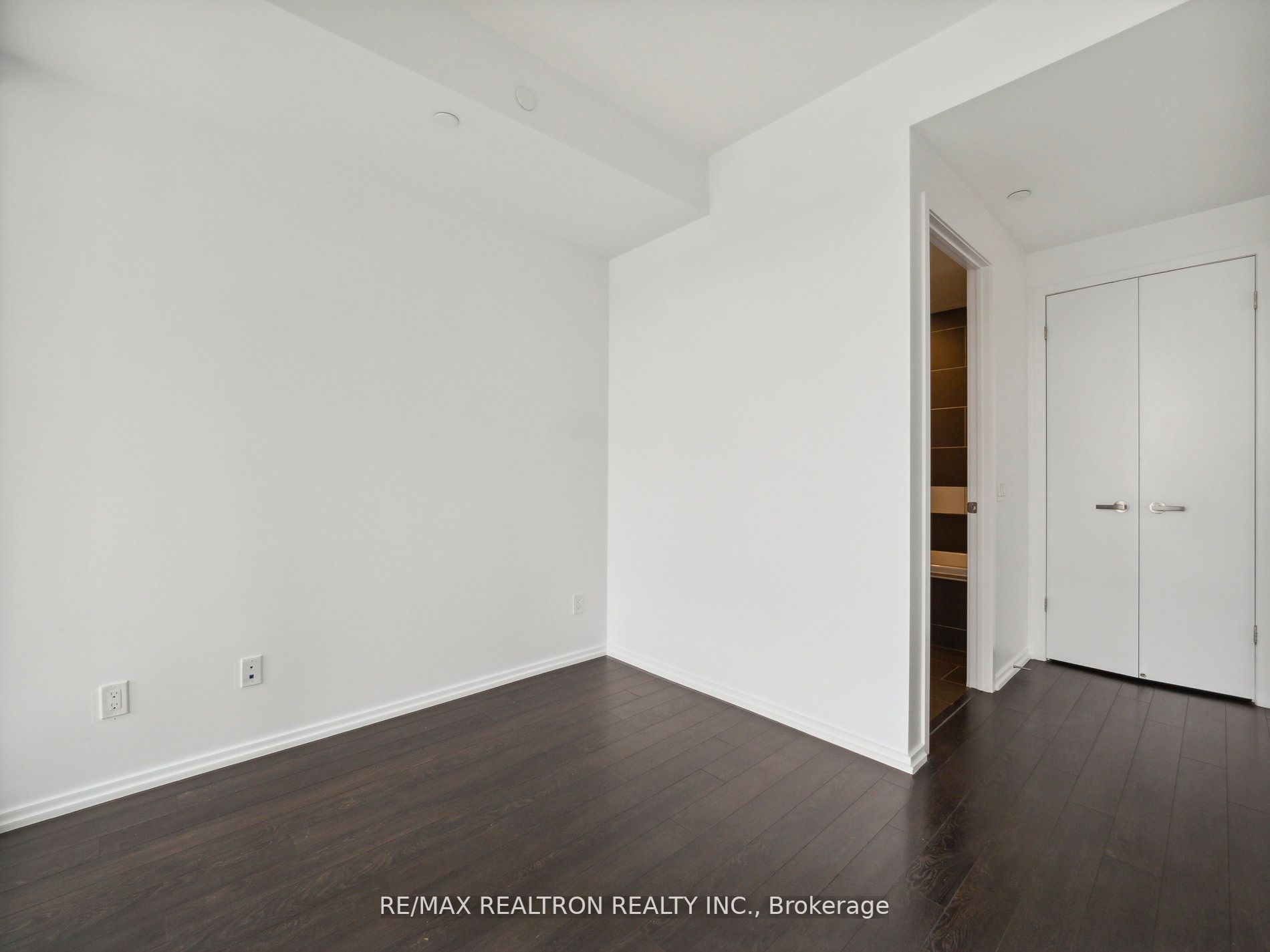 197 Yonge St, #1409