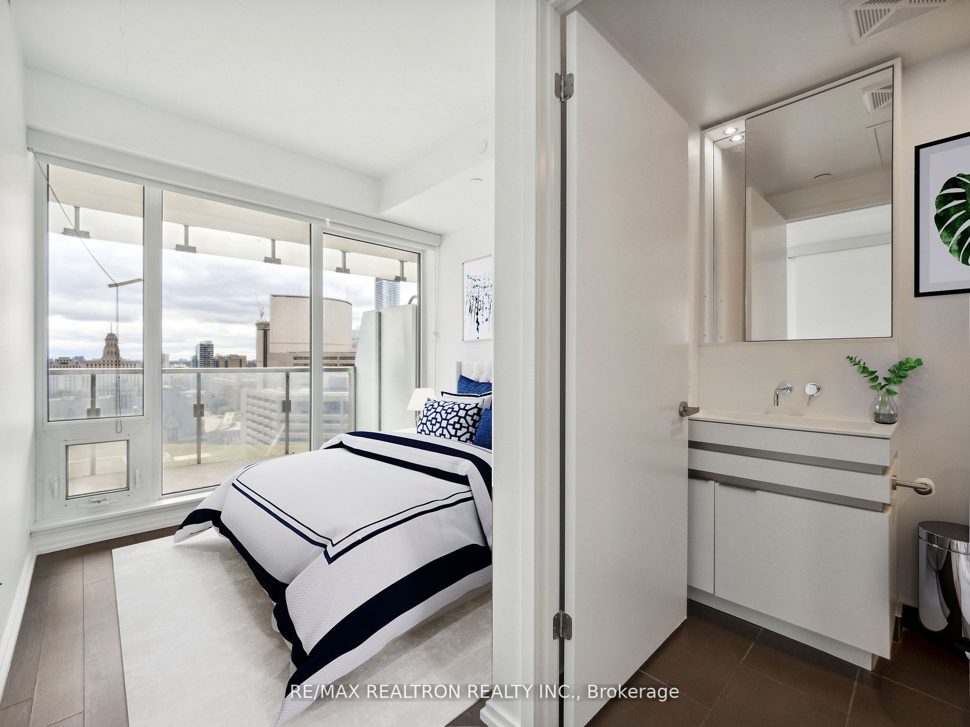 197 Yonge St, #1409