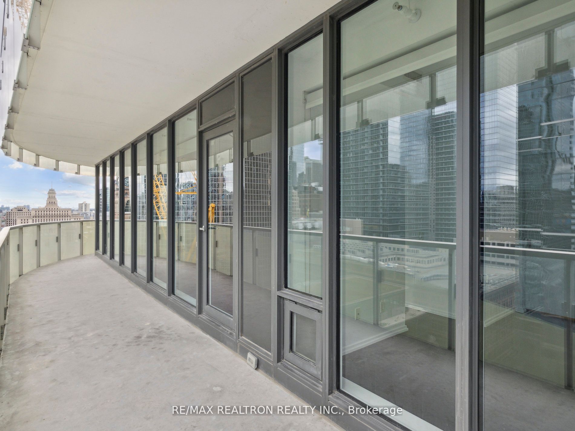 197 Yonge St, #1409