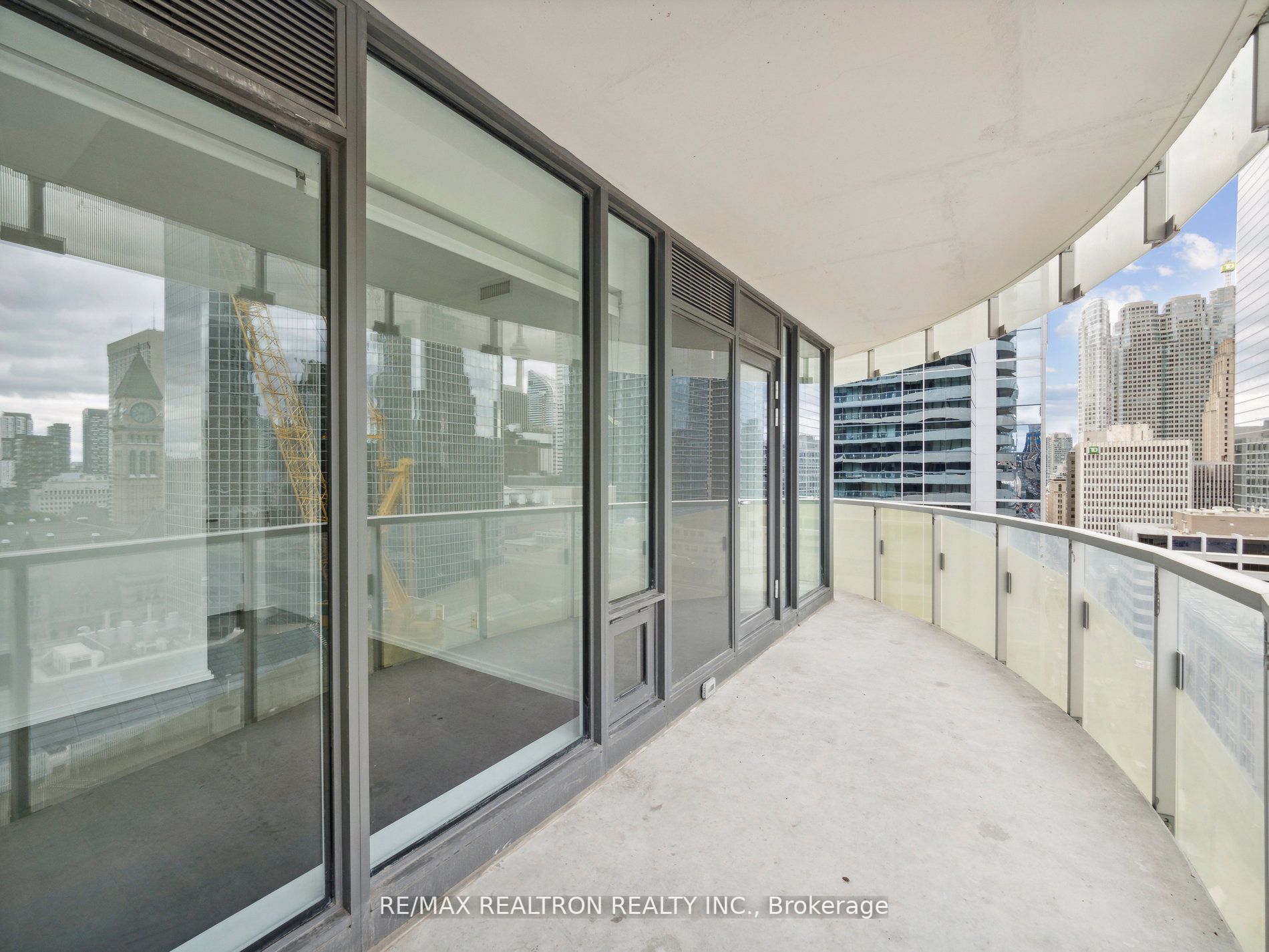 197 Yonge St, #1409