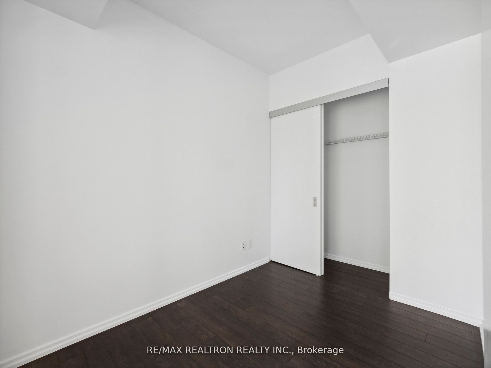 197 Yonge St, #1409