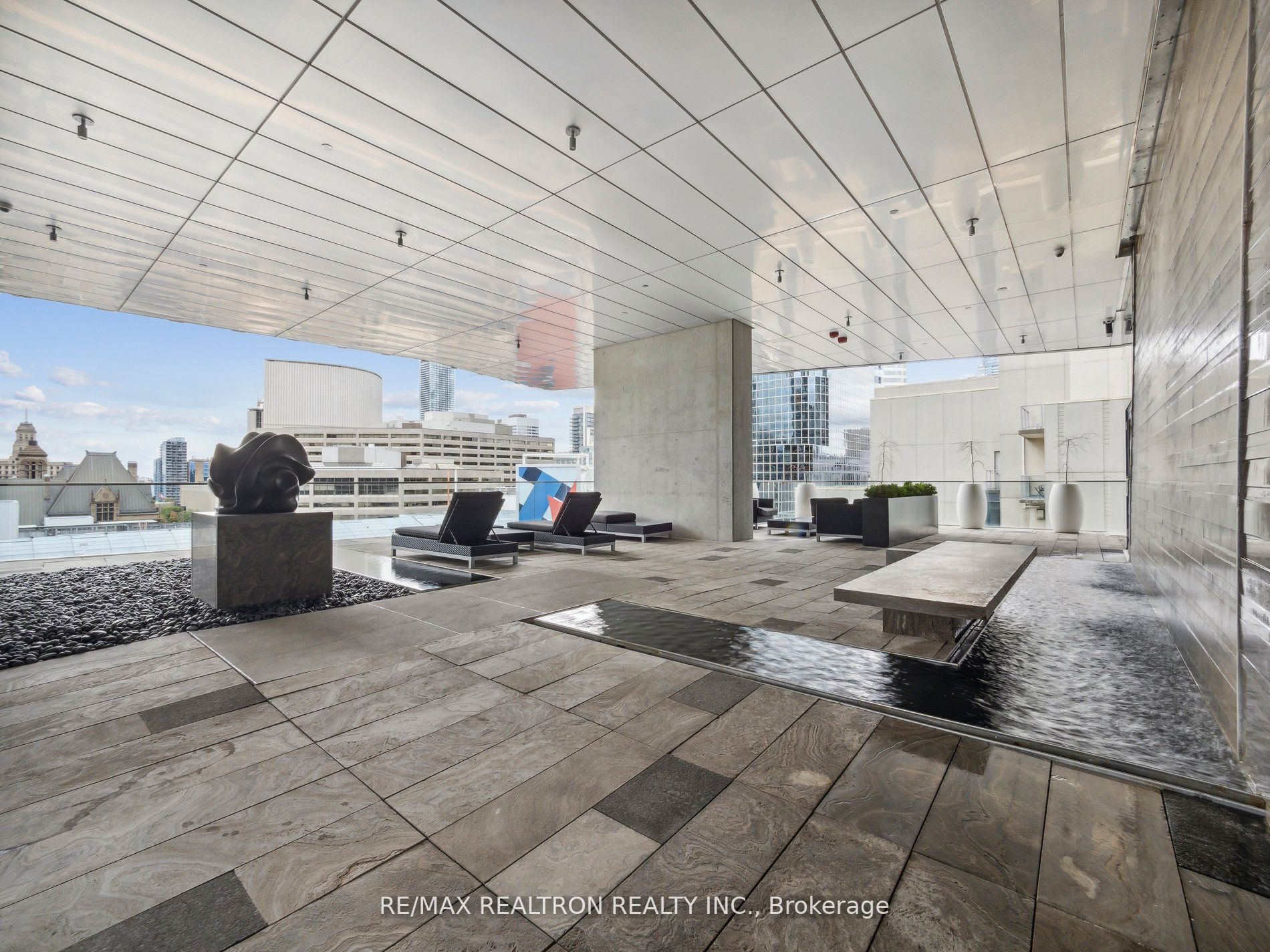 197 Yonge St, #1409