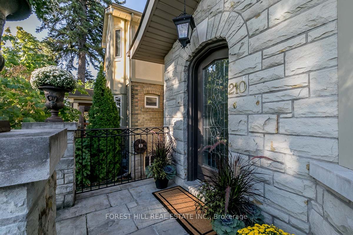 210 Bessborough Dr
