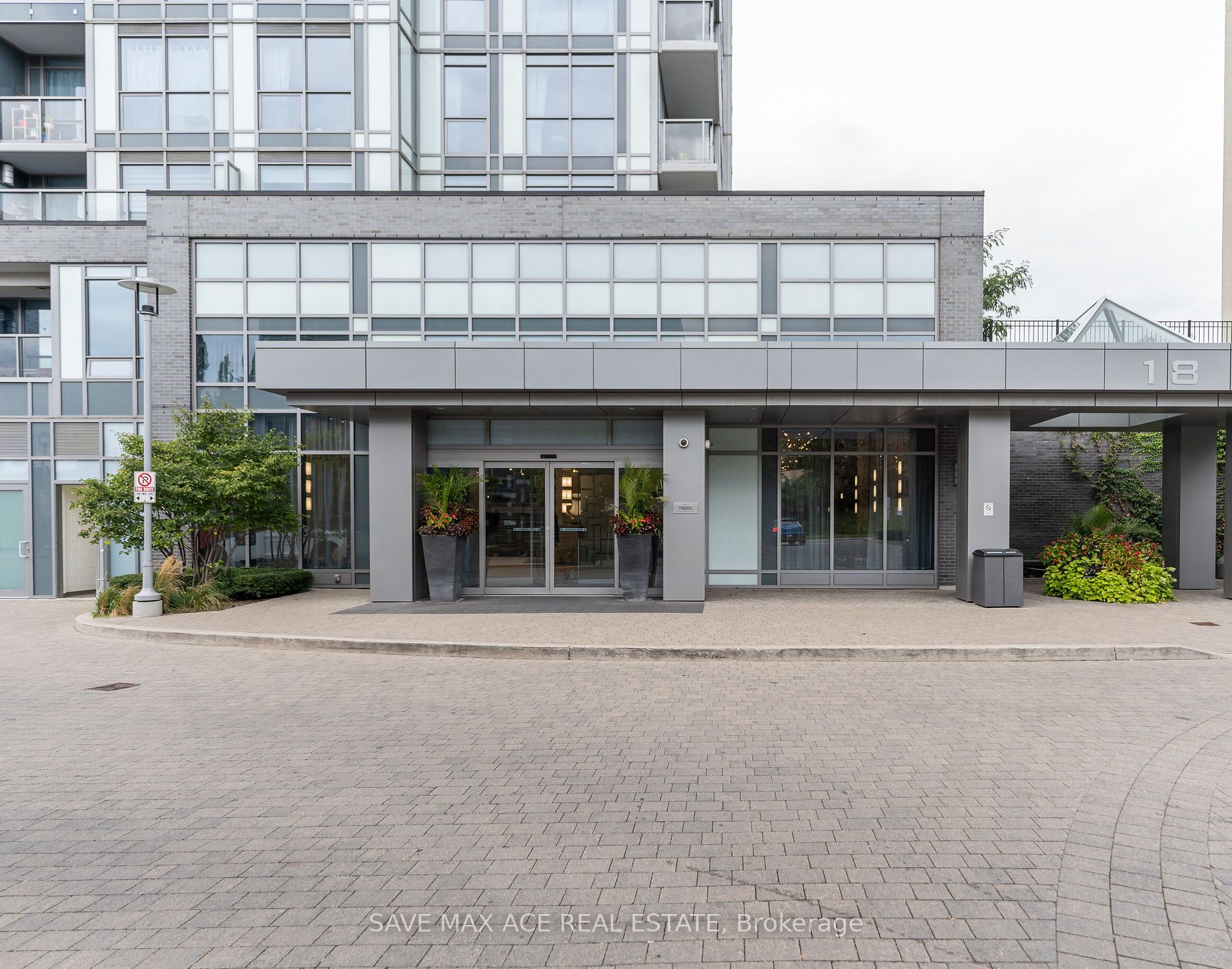 18 Graydon Hall Dr, #1305