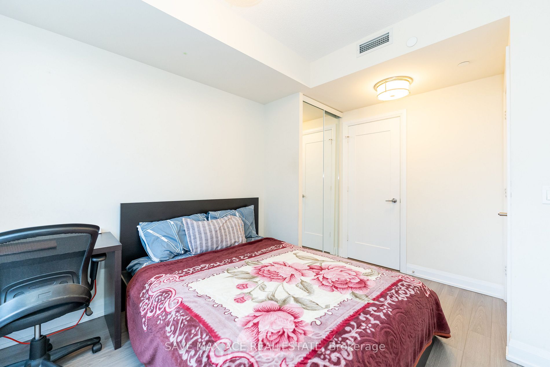 18 Graydon Hall Dr, #1305