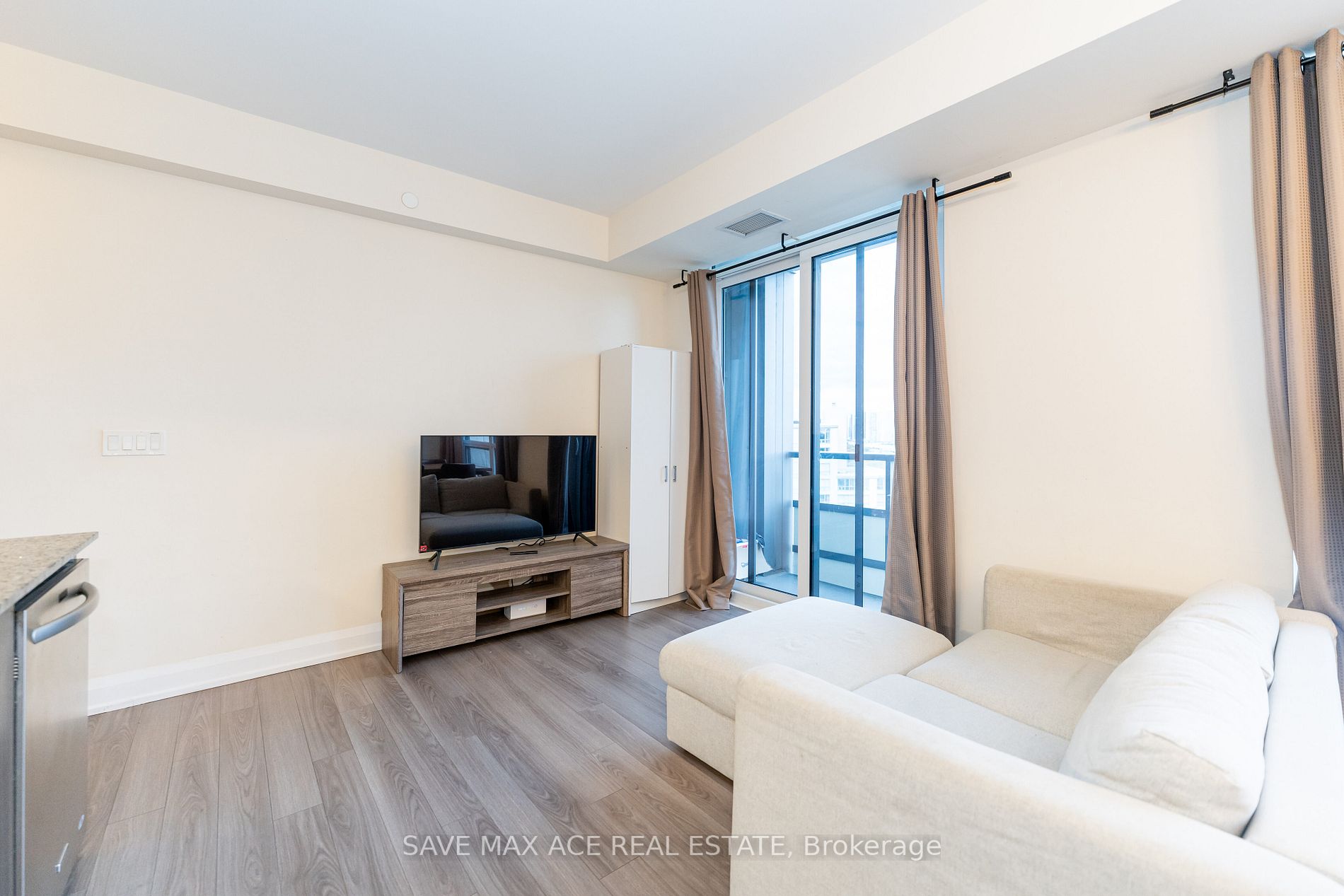18 Graydon Hall Dr, #1305
