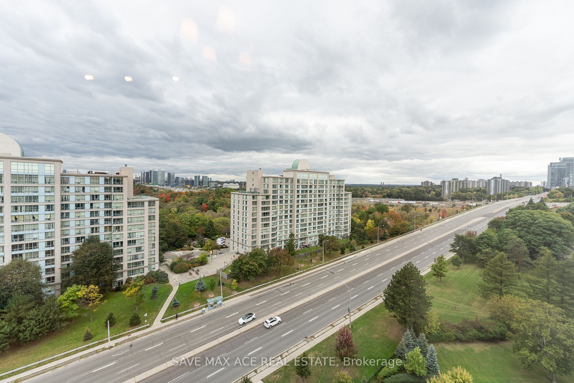 18 Graydon Hall Dr, #1305