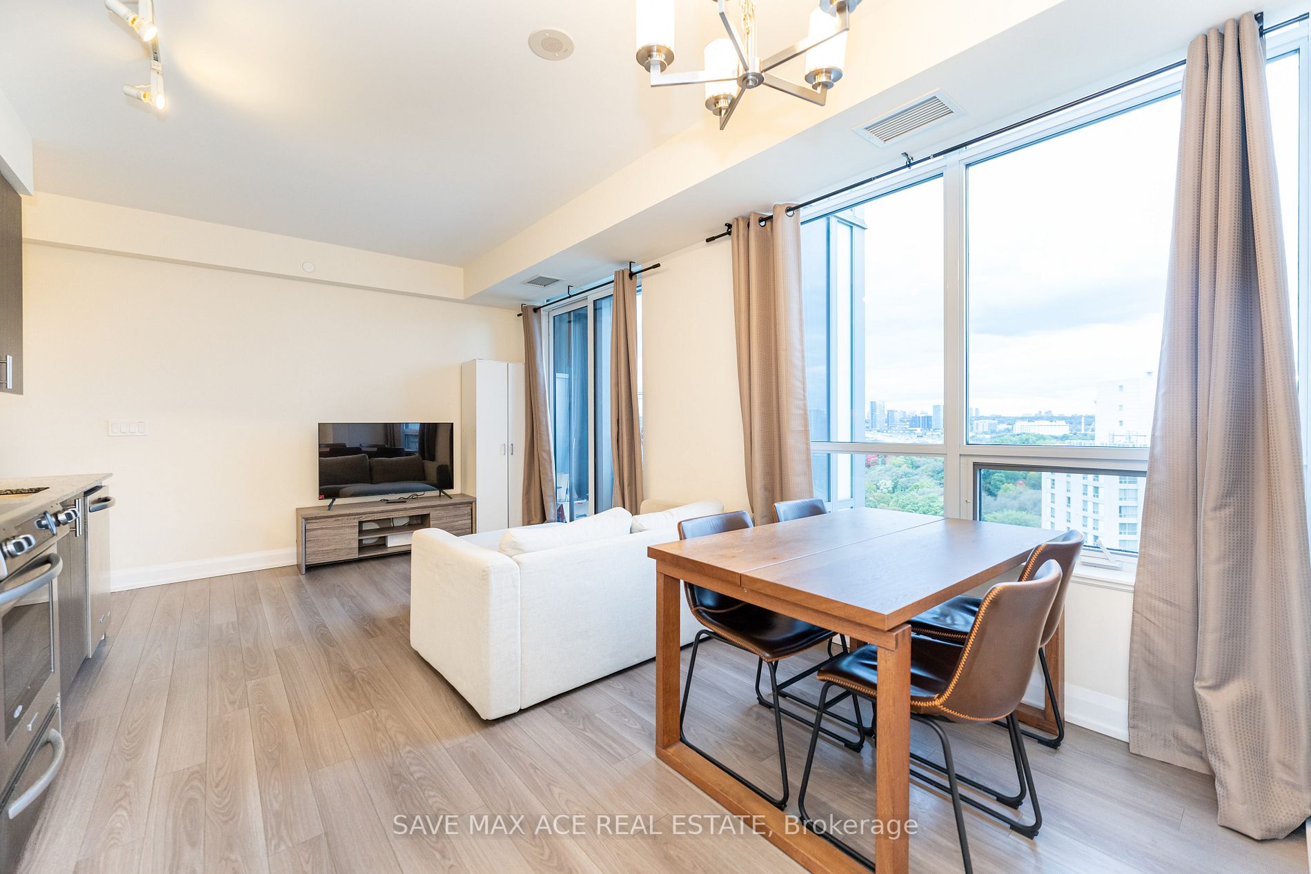 18 Graydon Hall Dr, #1305