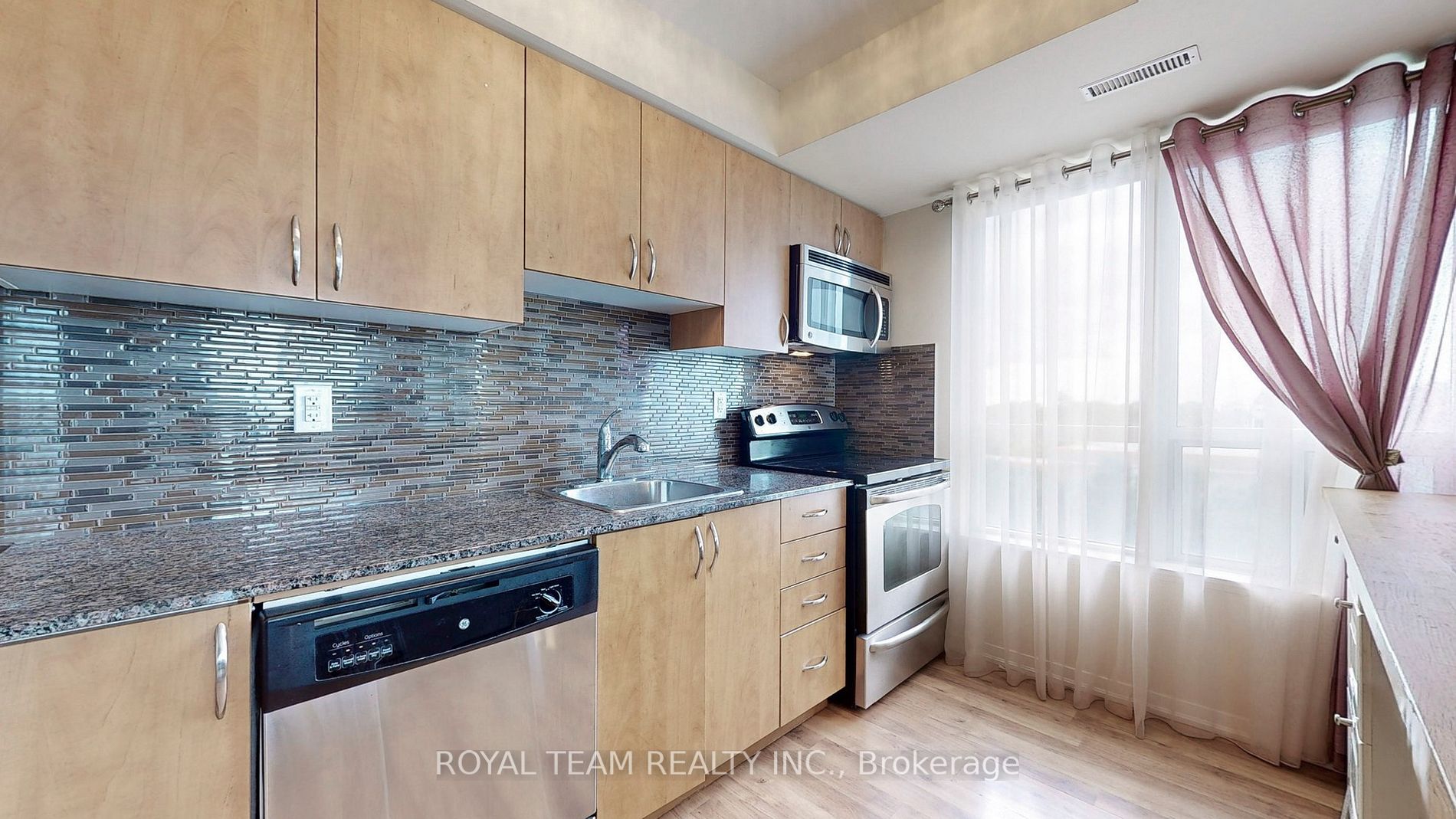 801 Sheppard Ave W, #806