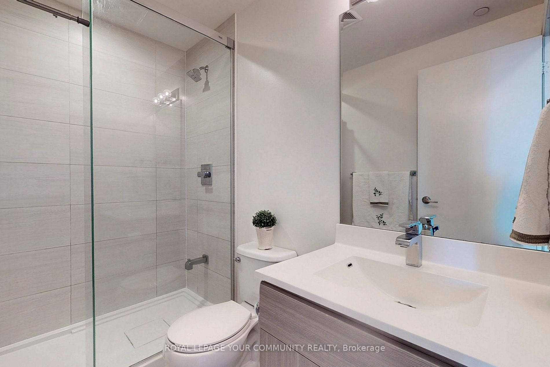 68 Canterbury Pl, #1207
