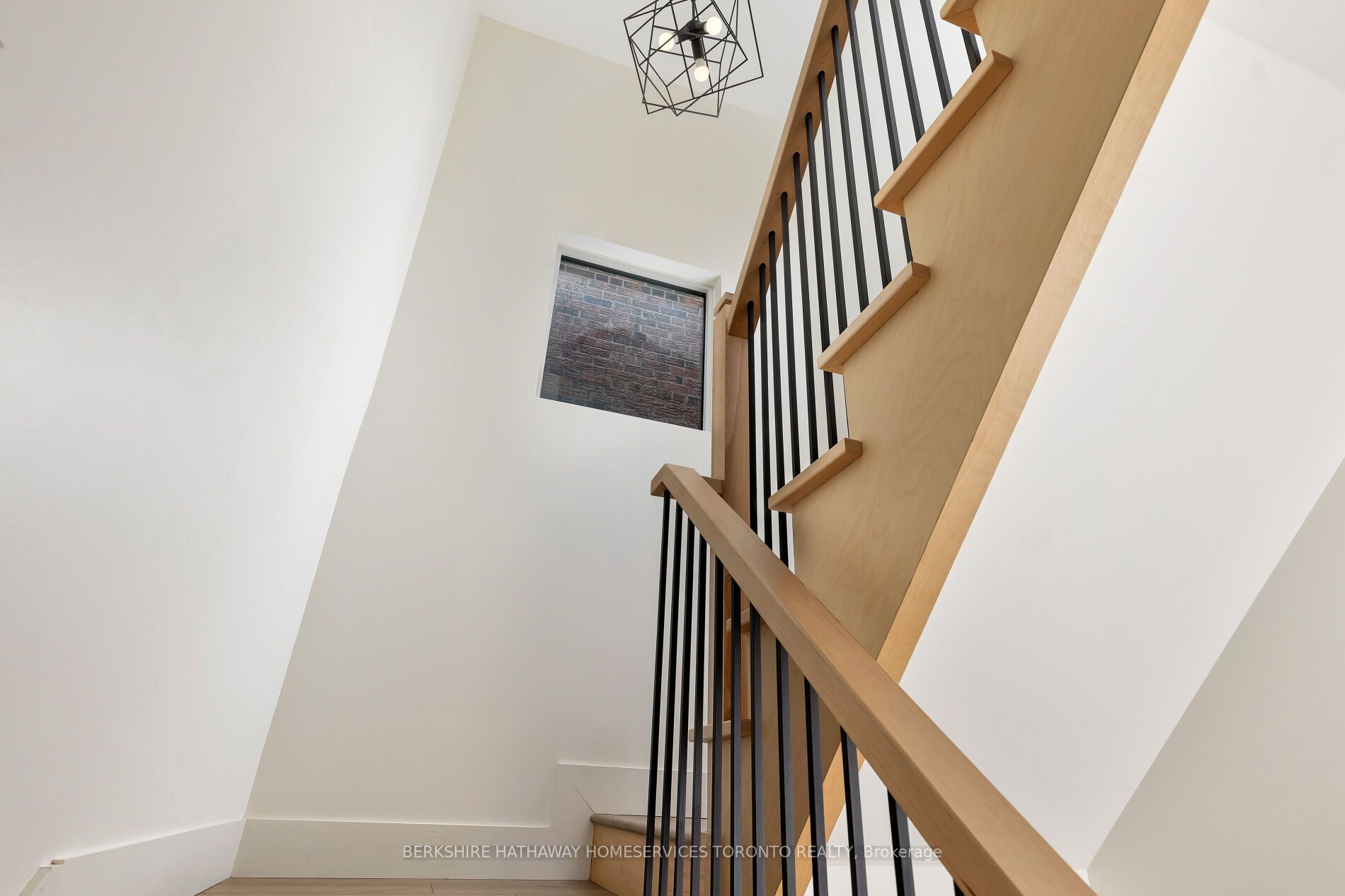 345 Lansdowne Ave, #3