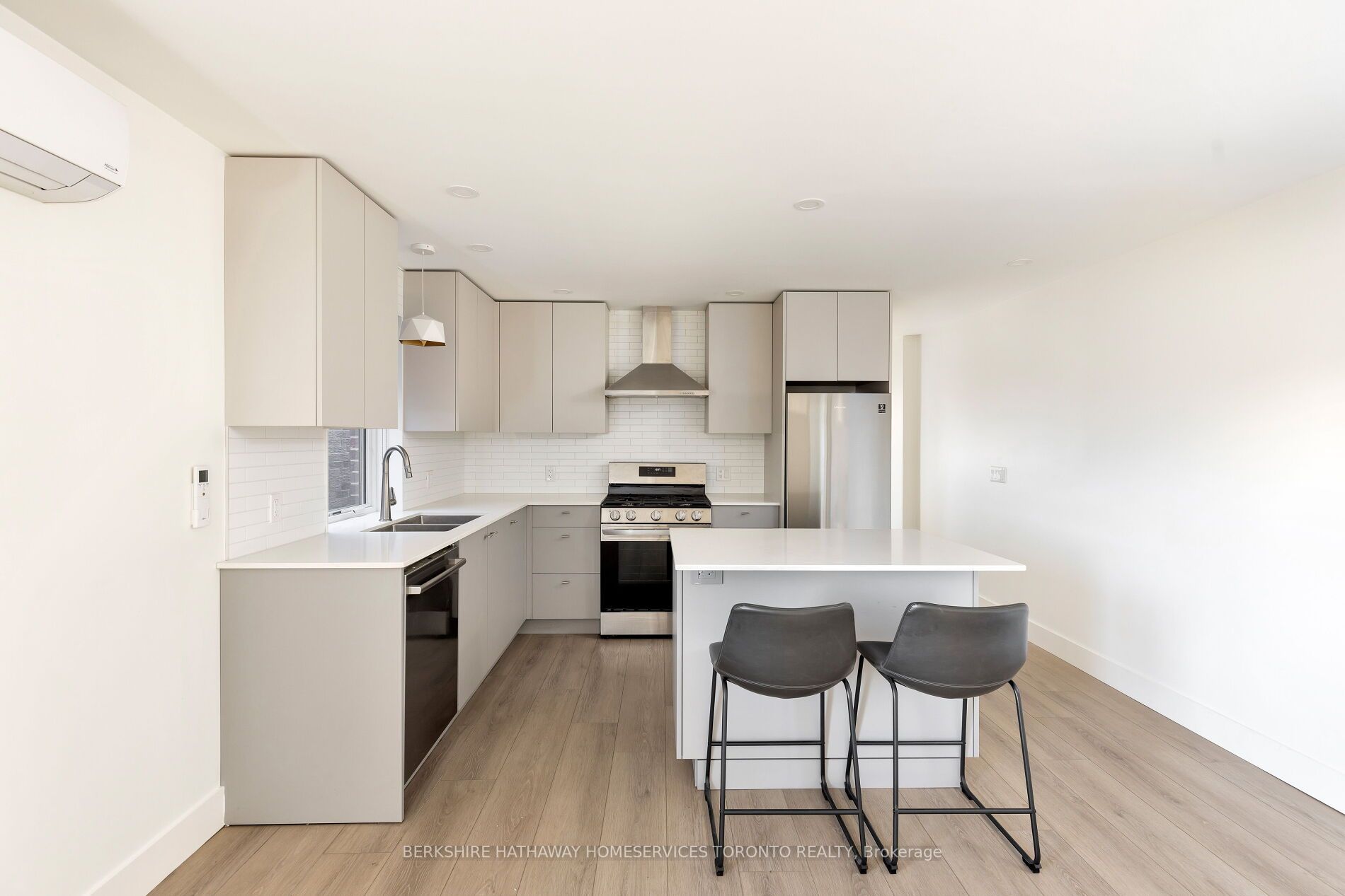 345 Lansdowne Ave, #3