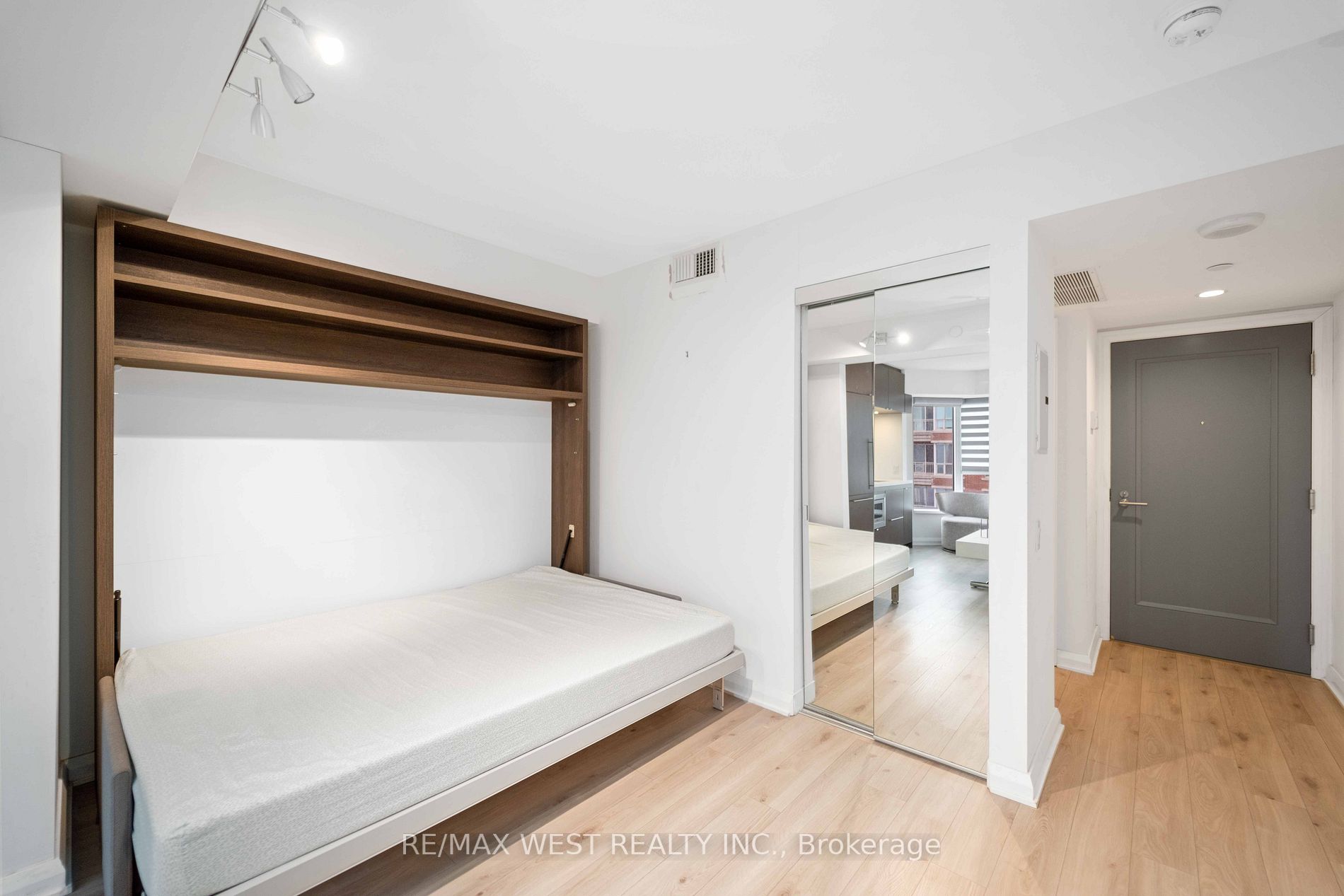 155 Yorkville Ave, #2415