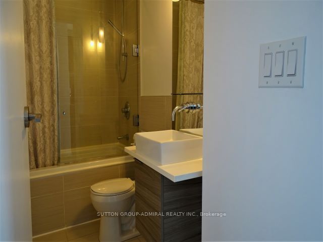 8 Charlotte Street, #2508