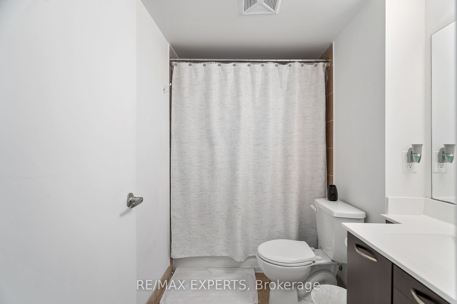 38 Joe Shuster Way, #929